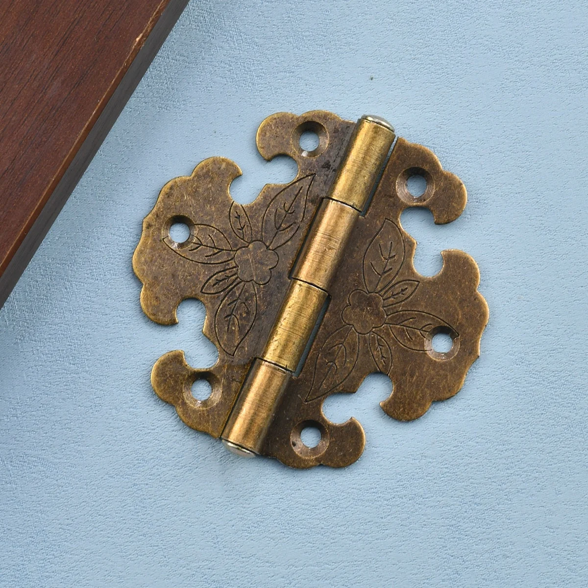Antique Iron Sheet Hinge for Creating an Antique Style, Adding a Unique Charm to Your Furniture.