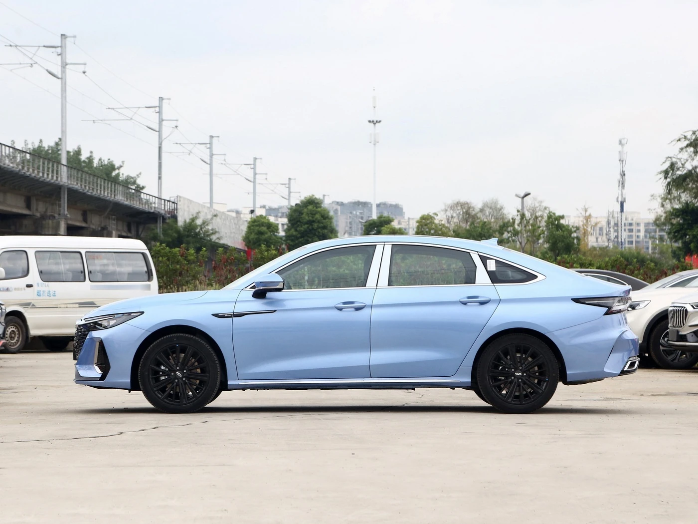 Arezer 8 четырехдверный Пятиместный седан Chery автомобильный компактный автомобиль