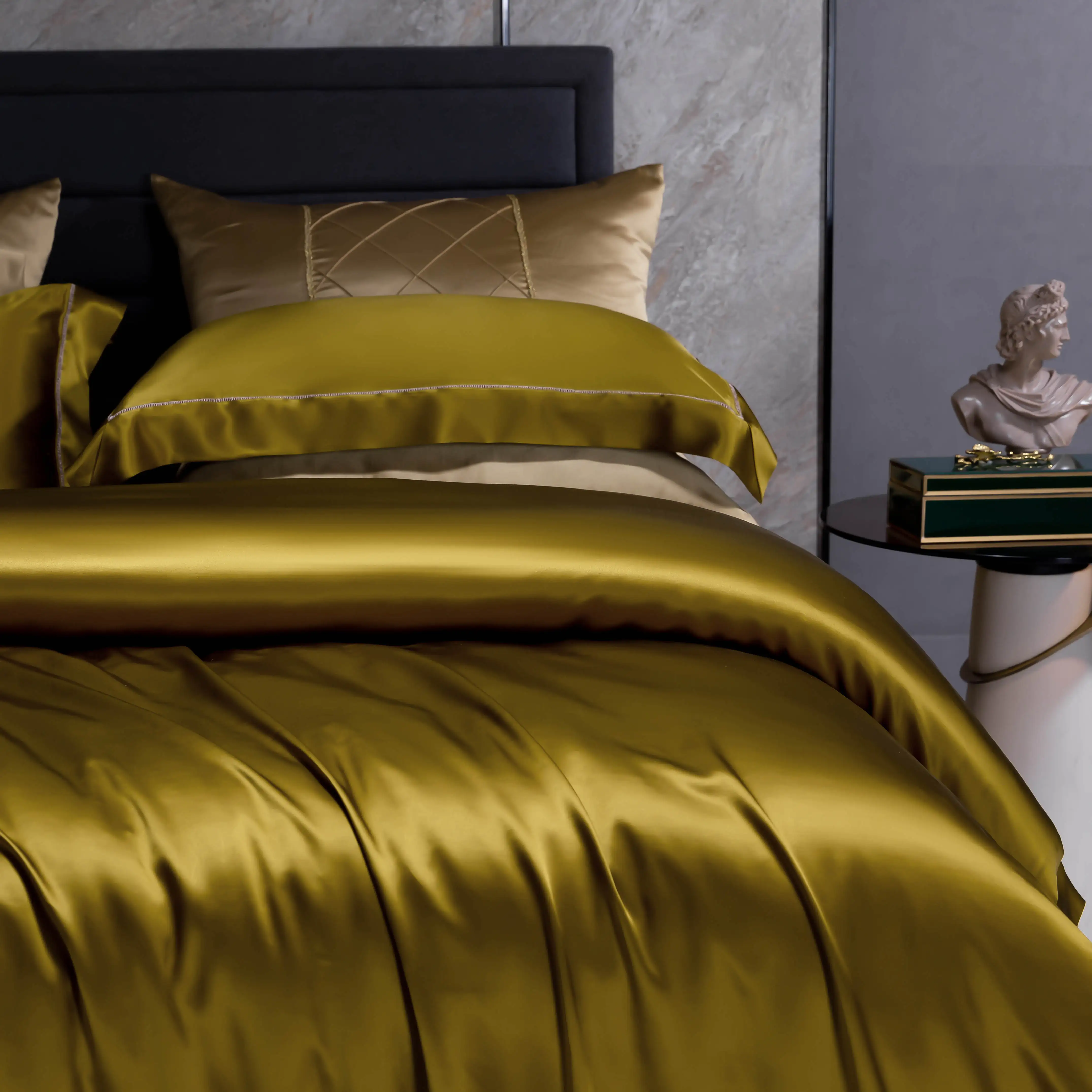 Luxury Bedding Four-Piece Reversible 100% Silk Comforter Set Modern Solid Color Wedding Flat Fitted Sheets Cool Summer