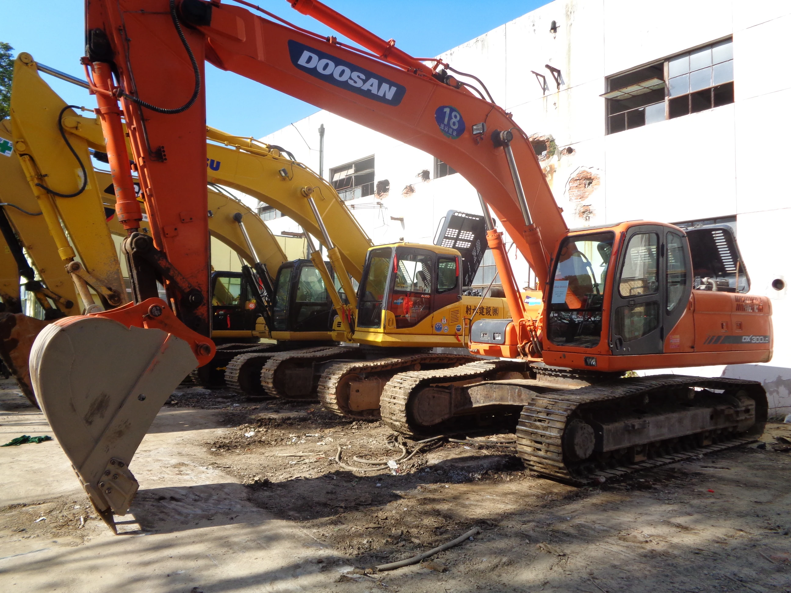2019 год новая модель б/у гусеничный экскаватор Doosan DX300 на 30