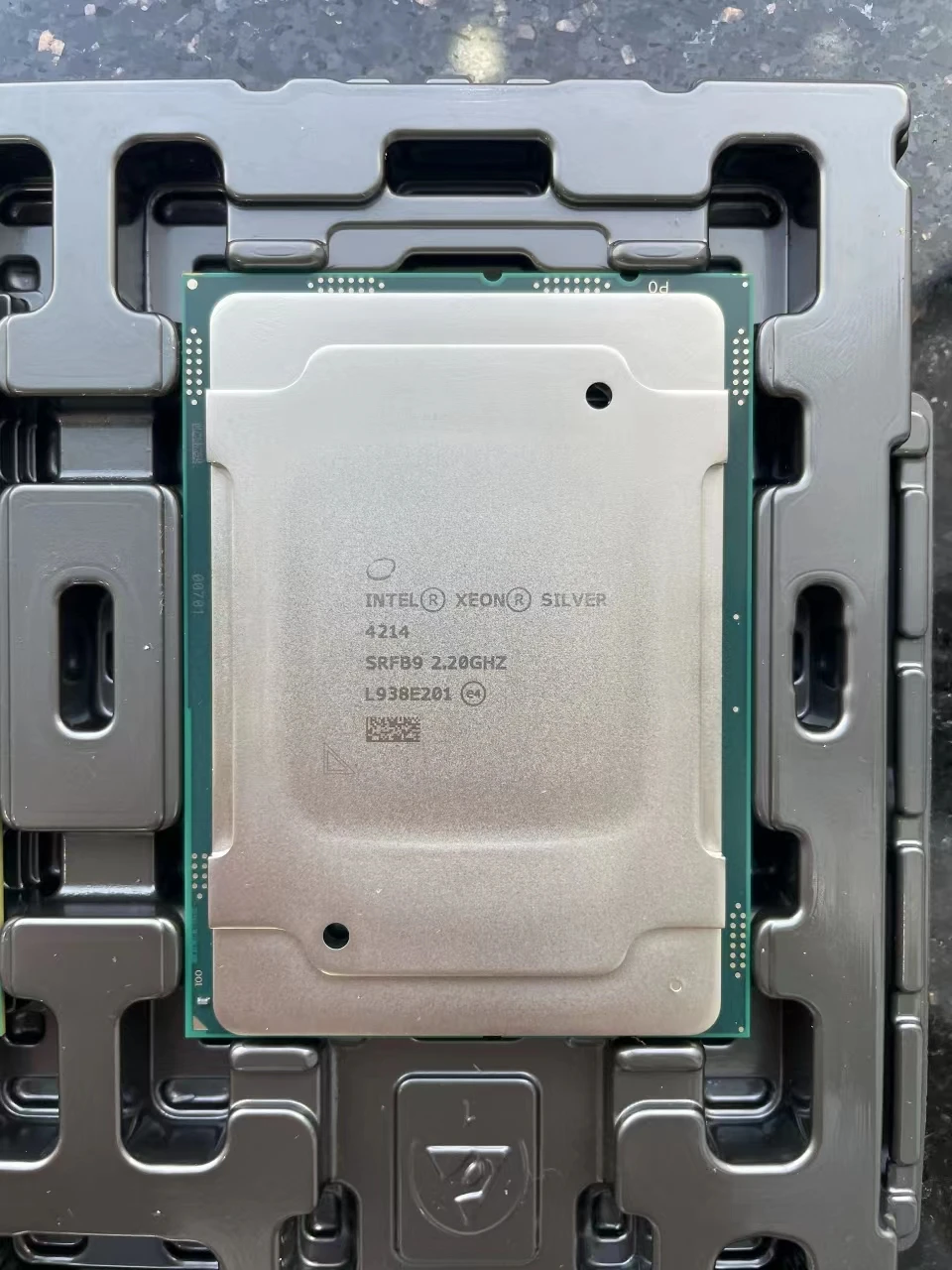 New Xeon Platinum Processor 85w   4214 12-core 2.2ghz CPU Max Smart Technology bus state chip socket support