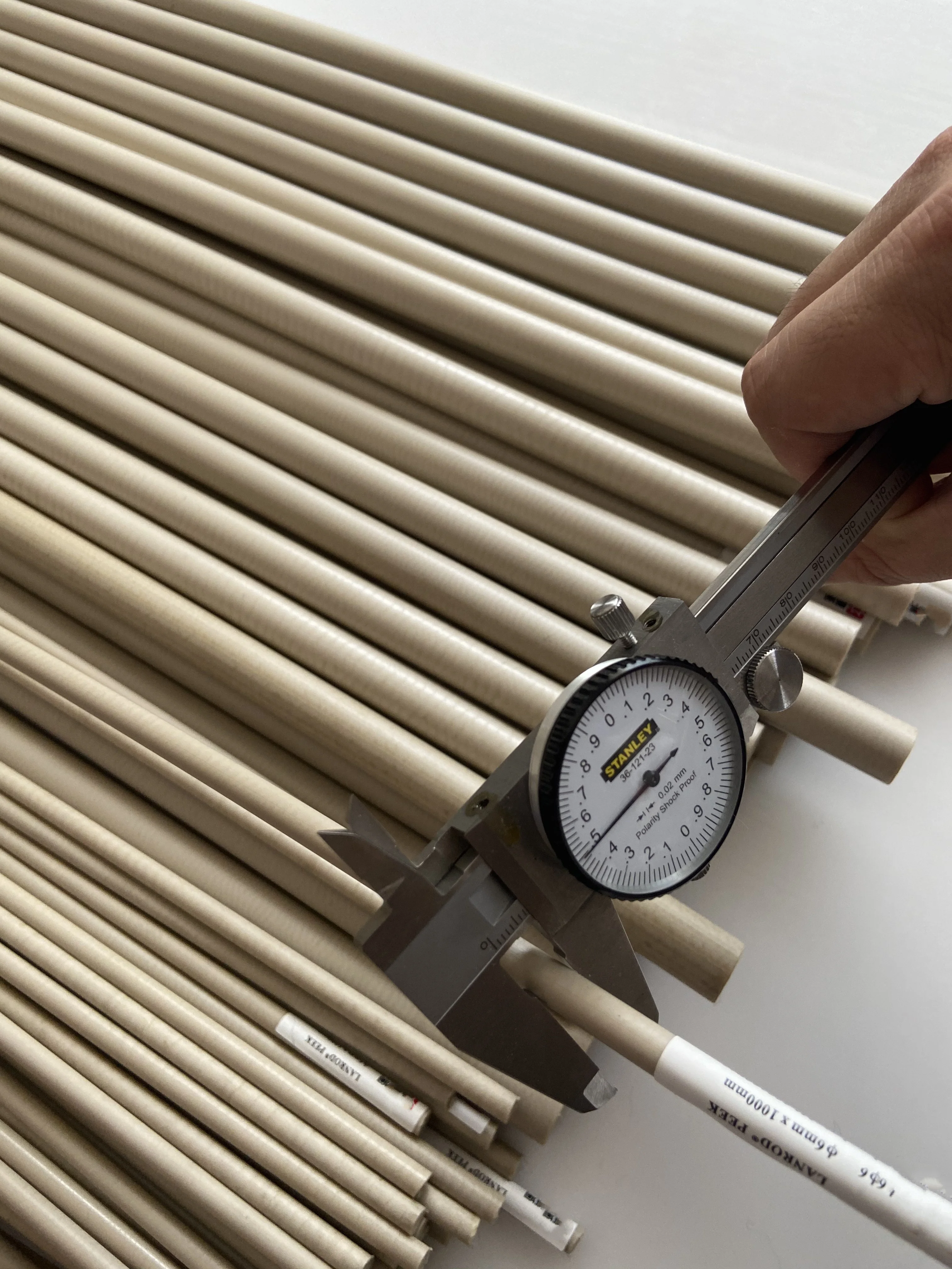 16mm Medical PEEK material rod Implant PEEK Bar raw material sheet bar for cervical PEEK tlif lumbar spine cage anchor screw