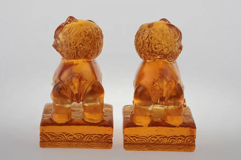 Custom Hand-carved Chinese Traditional Majestic Lion Crystal Glass Statue Feng Shui Decoration