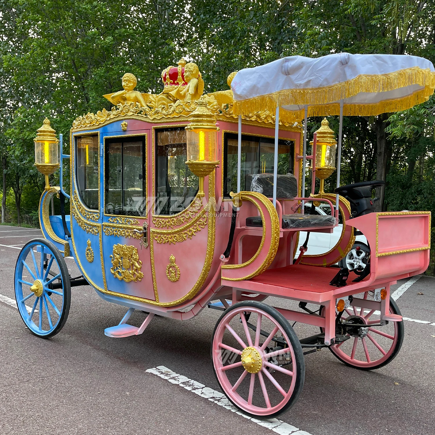 Colorful high-end vintage royal electric carriage luxury wedding carriage with awning