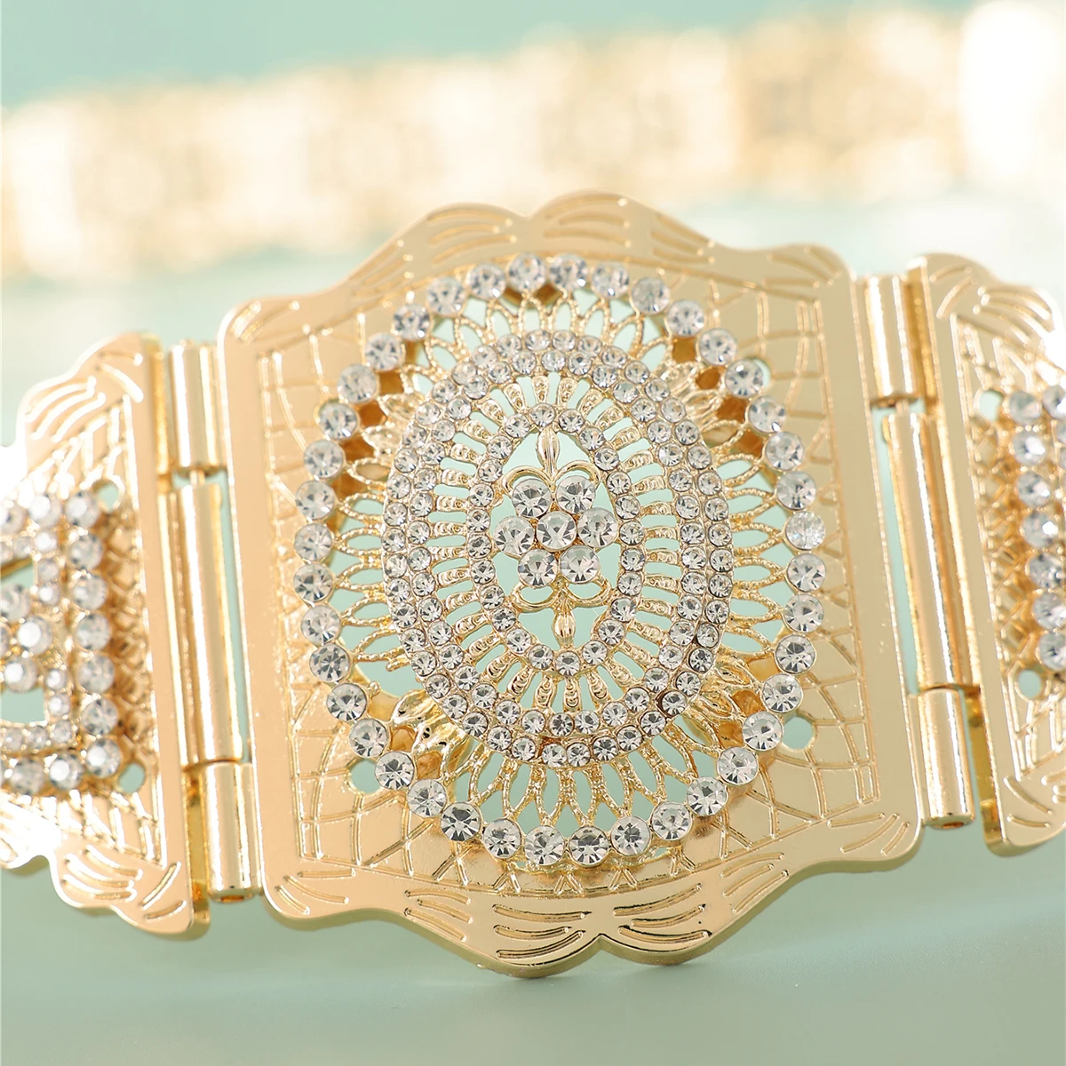 Luxury Fashion Gold Belt Arab Bride Diamond Point Drill Cutout Design Suitable For Girls To Wear Any Important Occasion