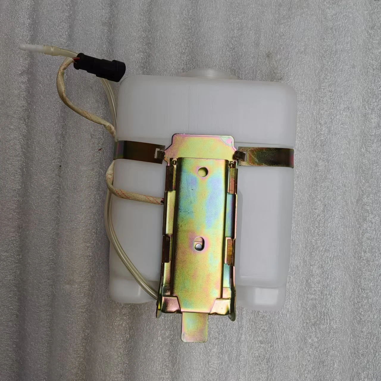 High Quality Steel Mount Windshield Washer Tank Low Price Bus Accessory for All Buses including Accord AC/OEM Models