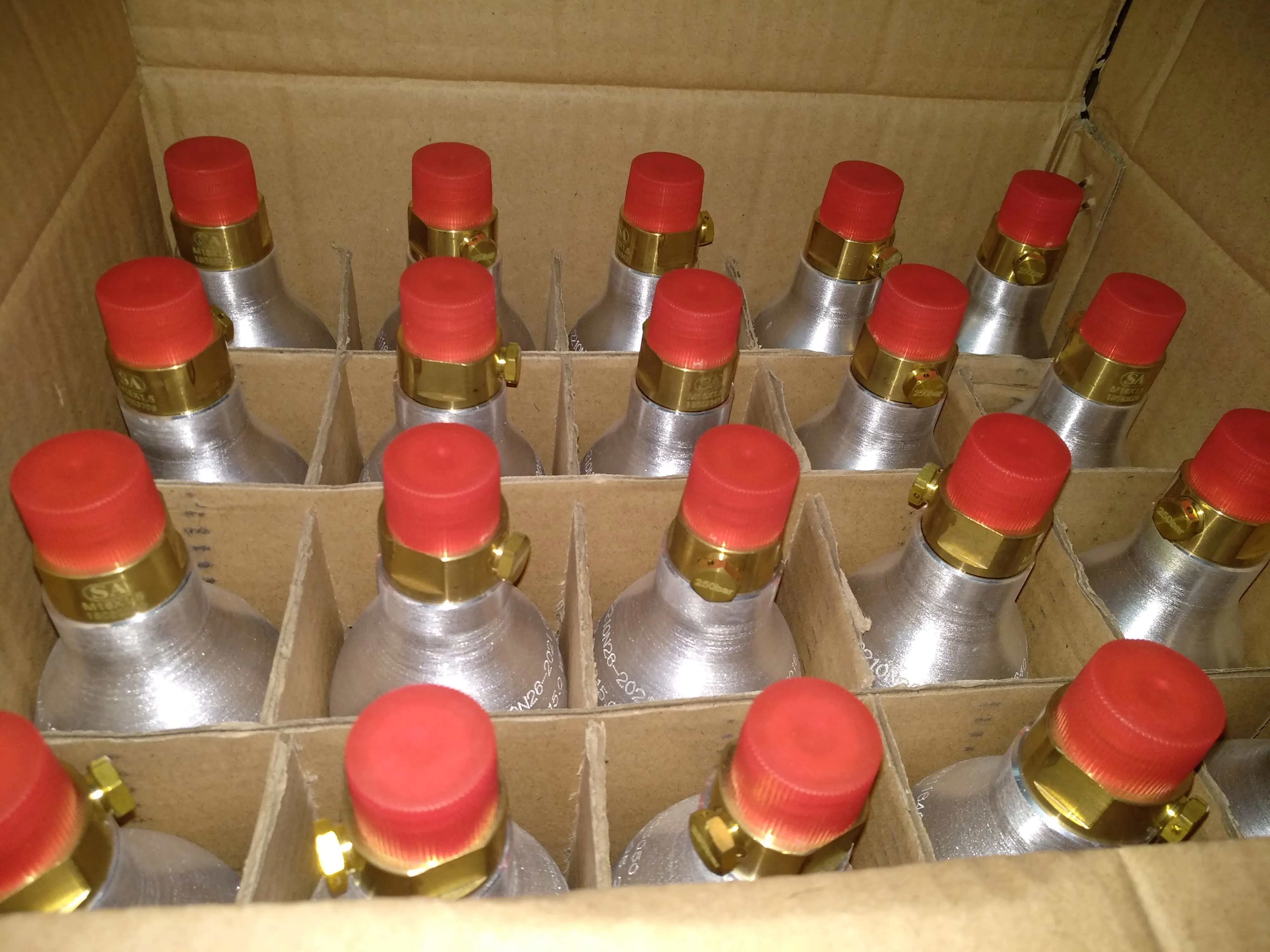 CO2 gas cylinder for Soda maker 0.6L CO2 cylinders for Soda Beverage Dispenser Sparkling Drinking Soda Water Maker