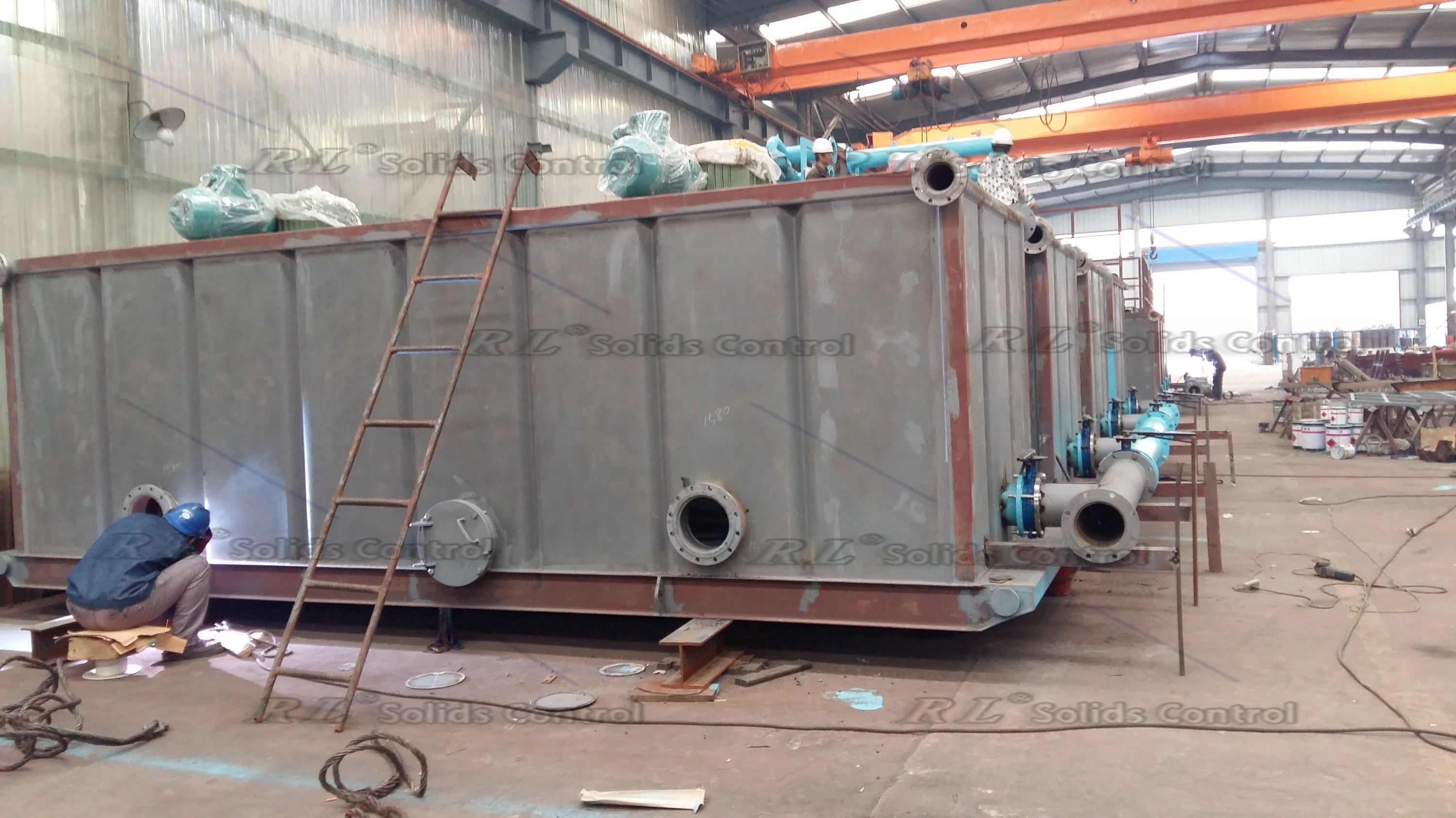 Production and processing mud mixing tank, drilling mud treatment tank