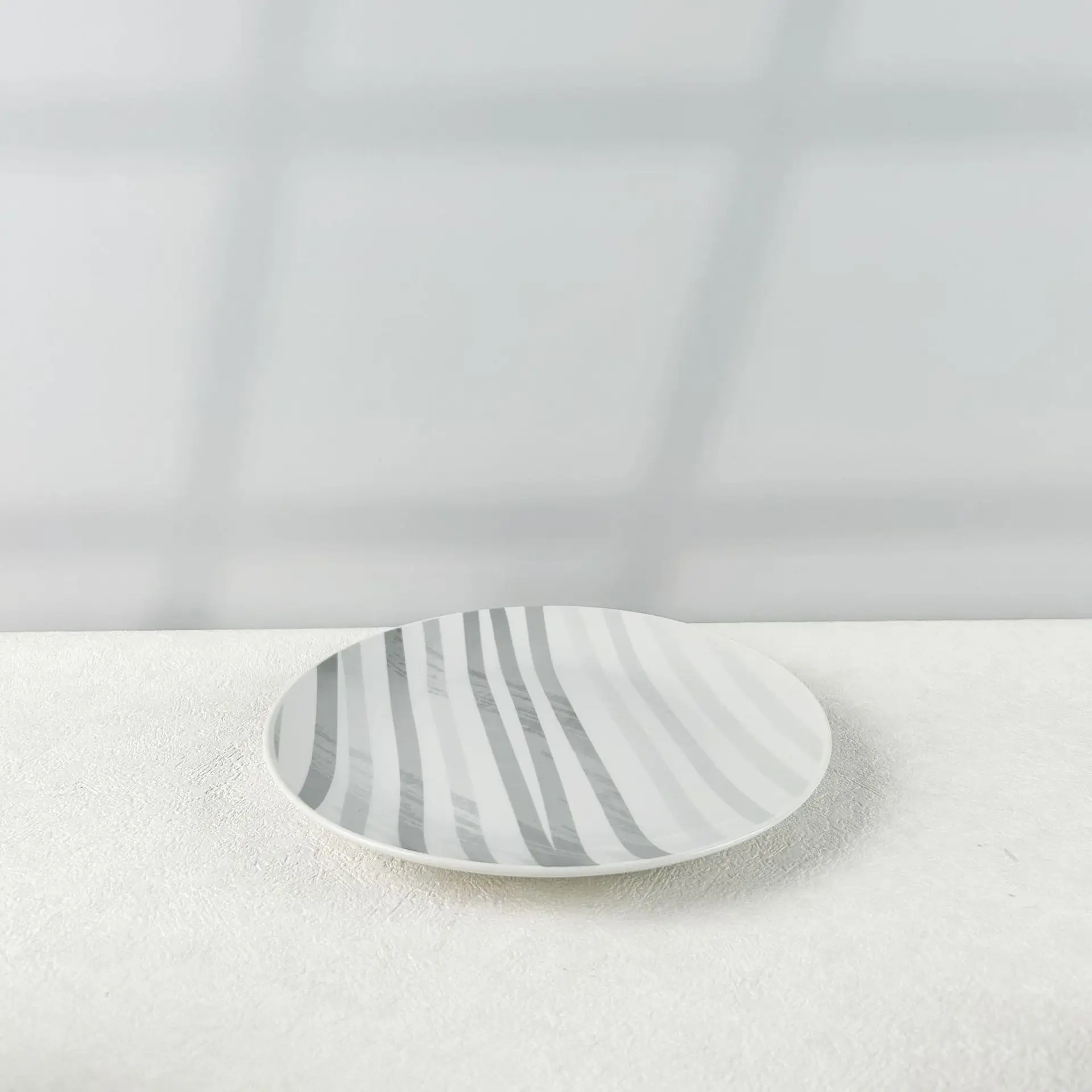 Wholesale porcelain tableware set European and American creative simple style bowls and plates tableware set ceramic decal set