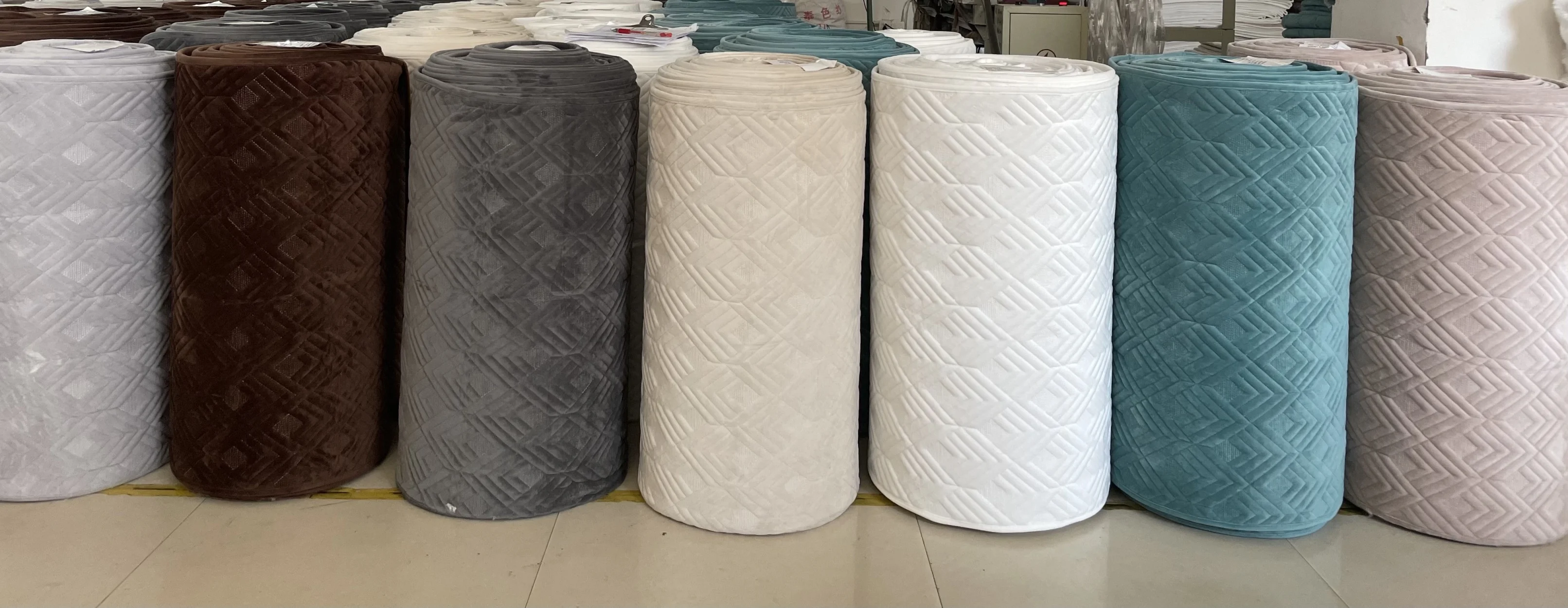 Wholesale European Market 70 cm Rolled Sofa Covers Quilted With Flannel Velvet Holland Chenile Fleece Faux Rabbit Fur Fabrics