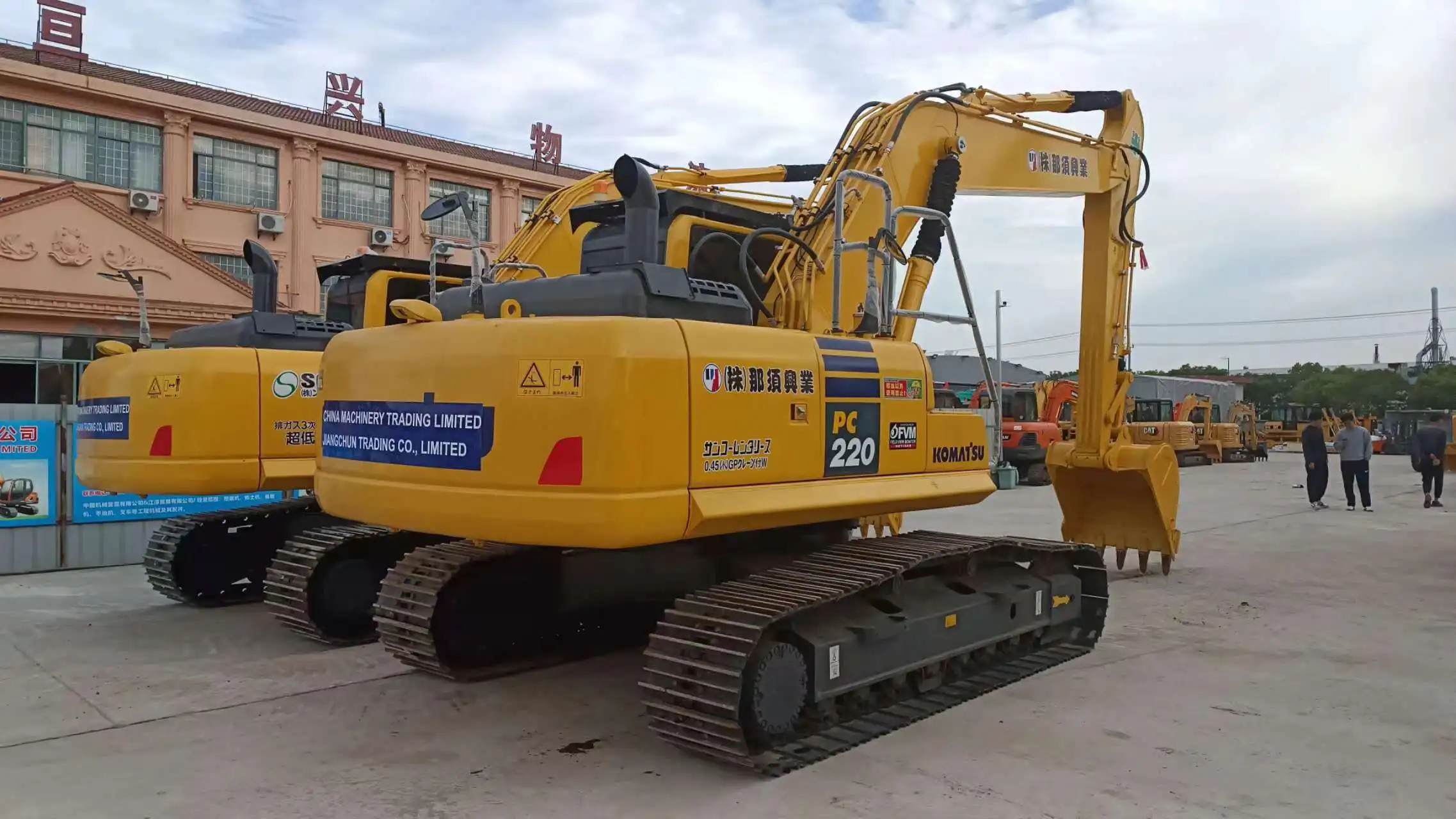 High Quality Komatsu Machinery Used Komatsu Pc220-8 Excavators With Original Komatsu Design For Construction Mining In Shanghai
