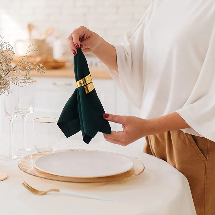 Exquisite napkin buckle is suitable for family gatherings, dinners and weddings. Table metal napkin rack bulk decoration napkin