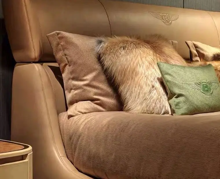 Customized Luxury Italian Bedroom Set Furniture King 2023 Modern Latest Double Bed With Storage Space