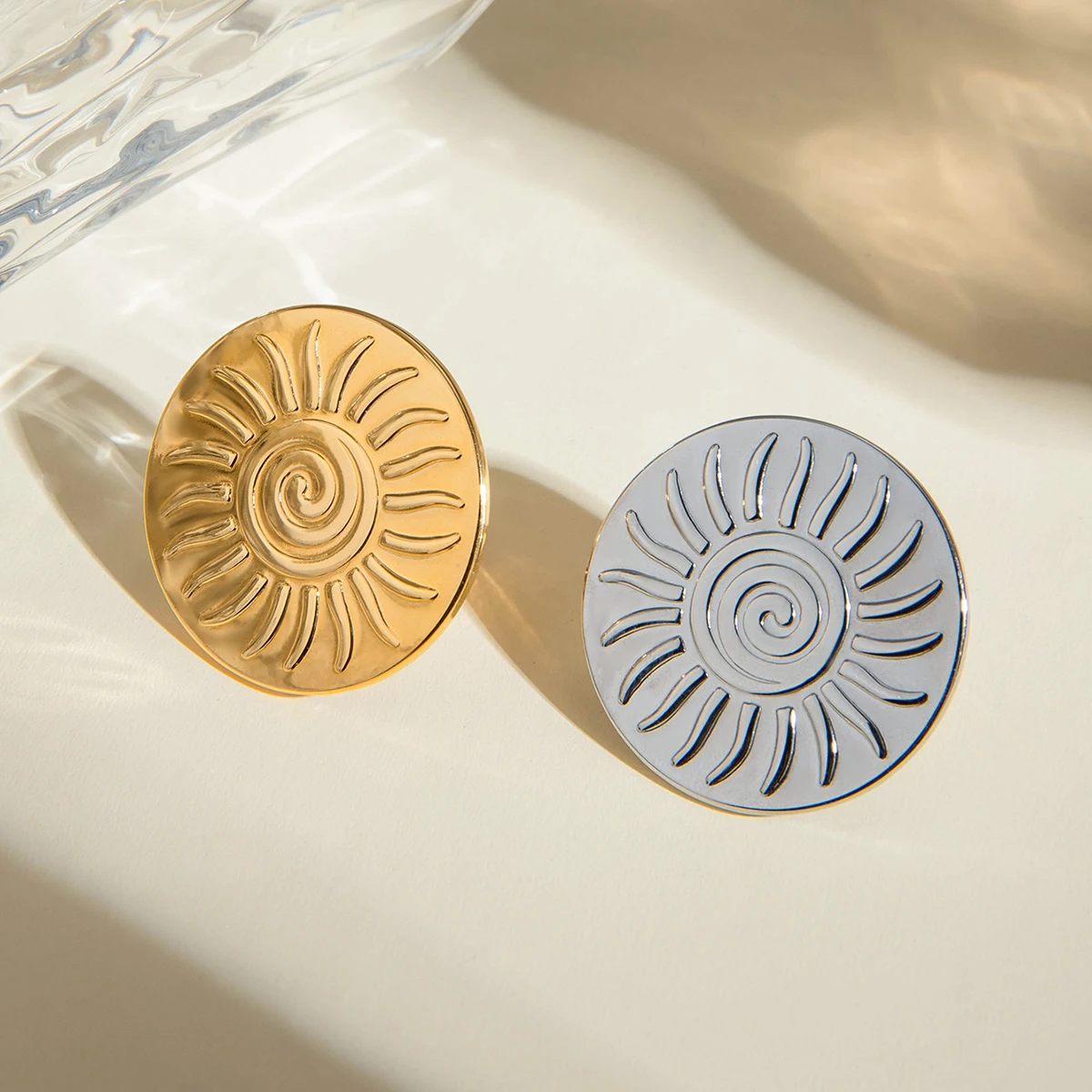 J&D 18K Gold Plated Stainless Steel Round Sunflower Open Ring