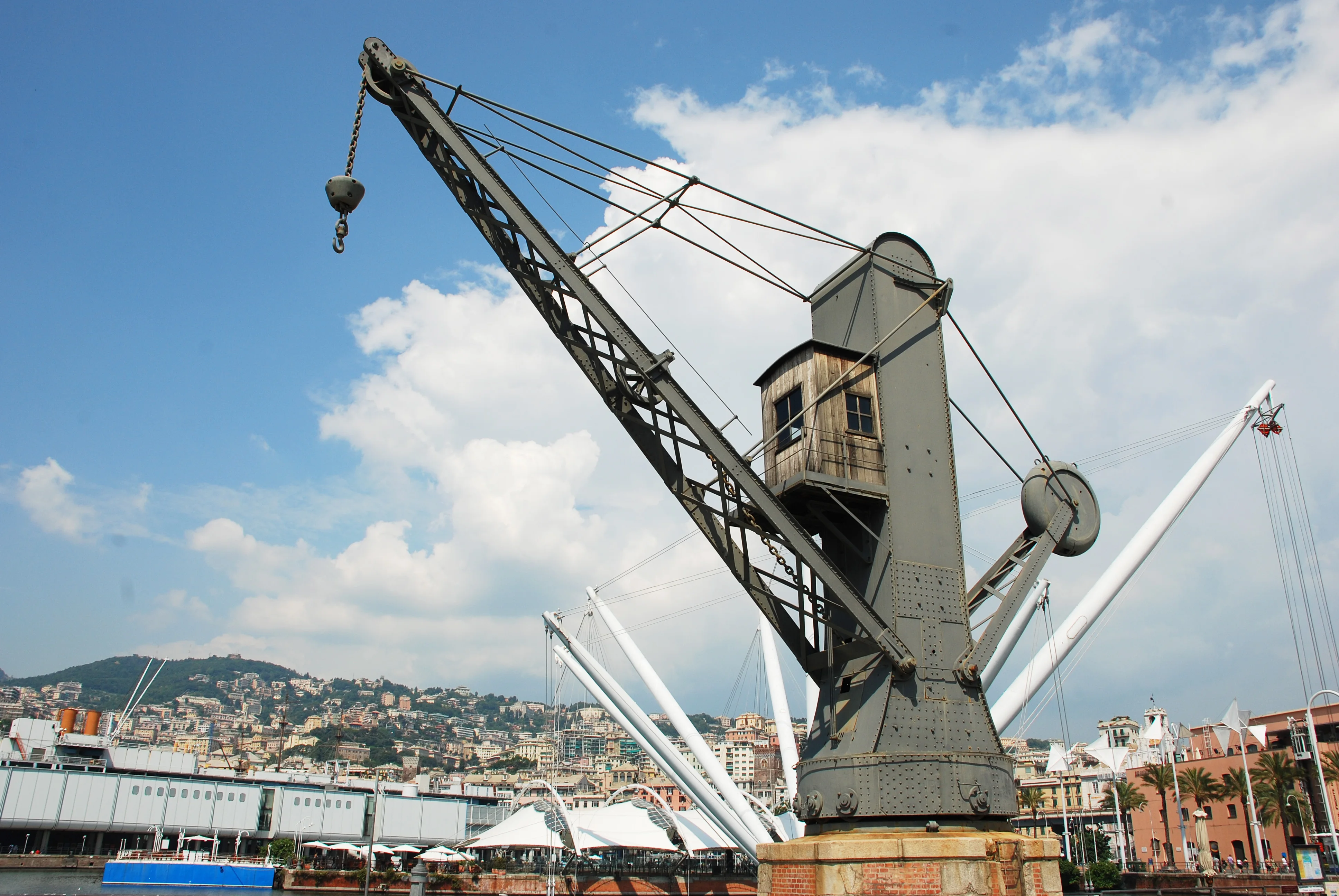 Kaiyuan New Rail Type 40 Ton 50 Ton Telescopic Slewing Floating Dock Portal Container Crane Mexico Turkey Russia