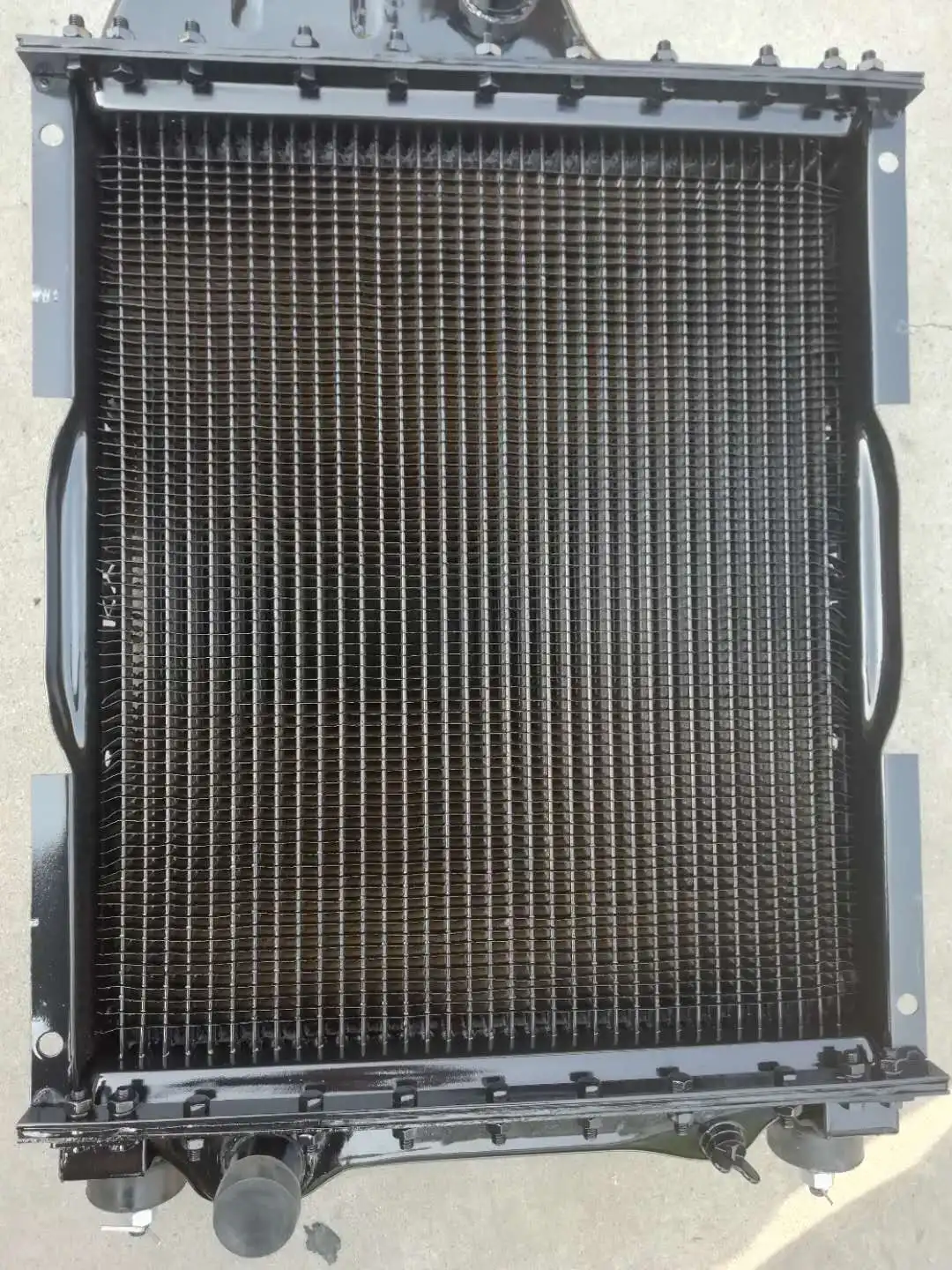 Деталь трактора MTZ 80 70Y-1301010 радиатор