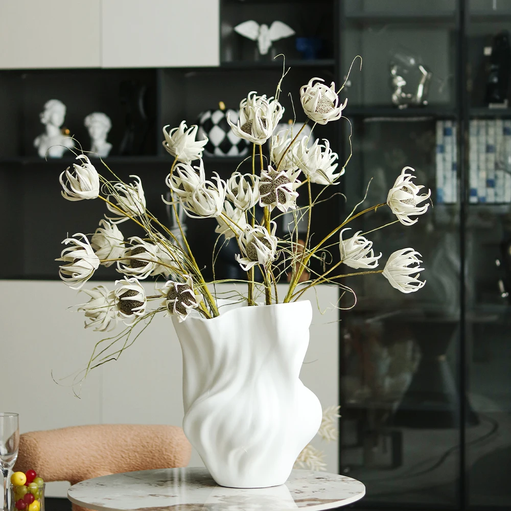 Hot-Selling Wholesale Factory Designer Living Room Minimalist Tabletop Art Deco Zen White Flower Ware Vase Resin Vase