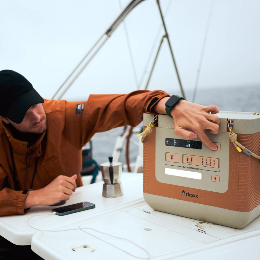 Portable 1800W IP67 Dustproof and Water-Resistant Power Station for Boating and Fishing 220v System Voltage