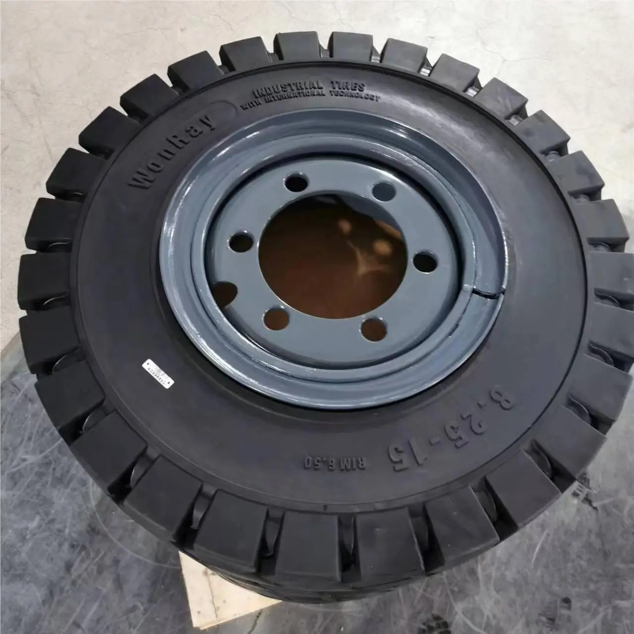 New tire 18x8x121/8 linde forklift solid tyres 8.25-15 forklift tire