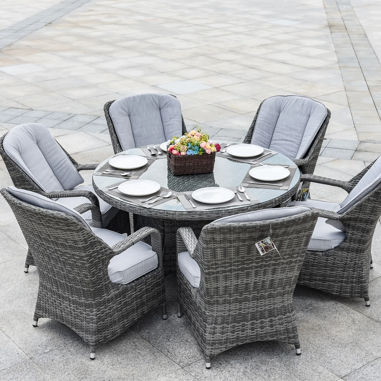 Economic and Practical Round Six-seater comfortable Patio Rattan set in the garden