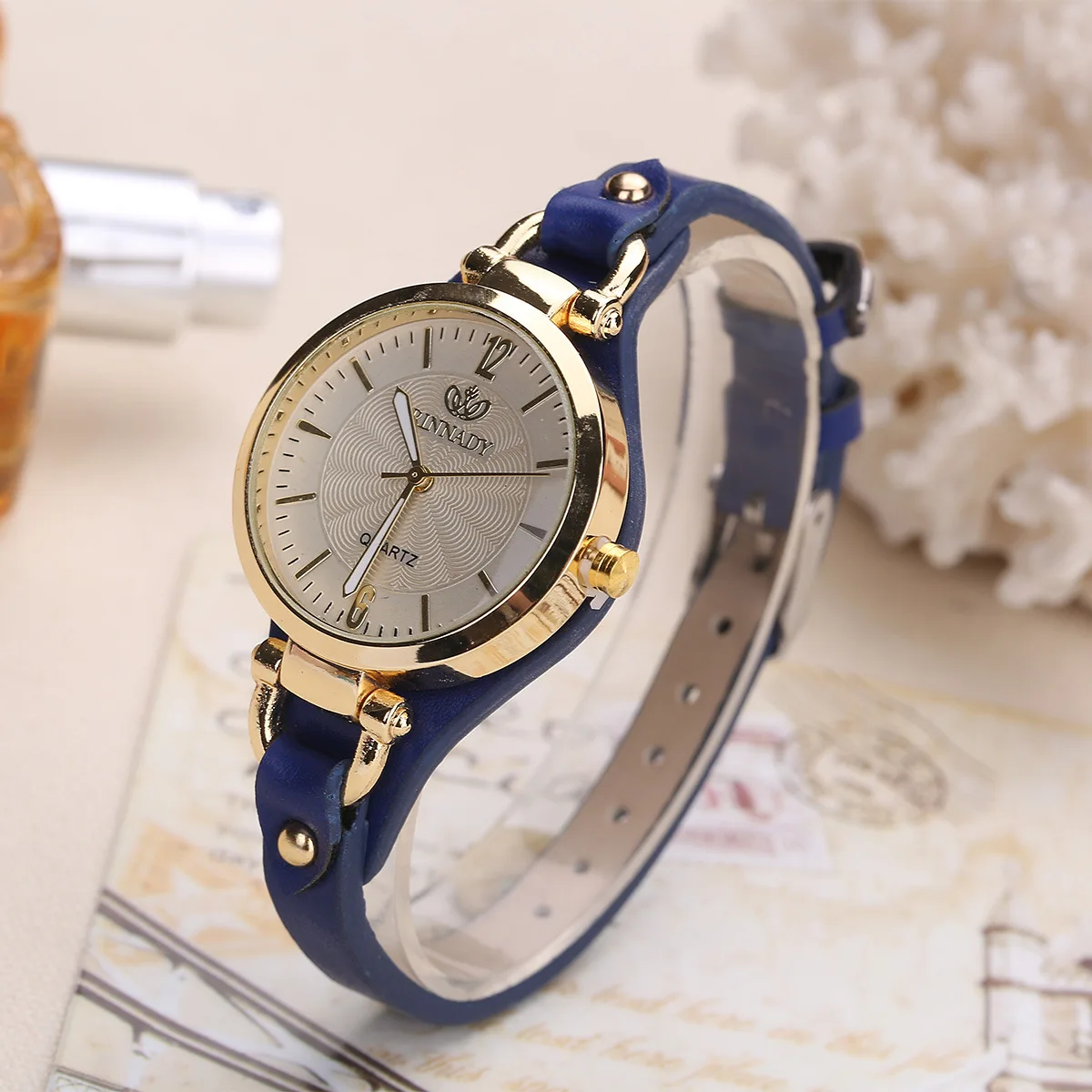 6213   Women Thin Leather Strap Wrist Watches Ladies Gold Creative Wristwatch