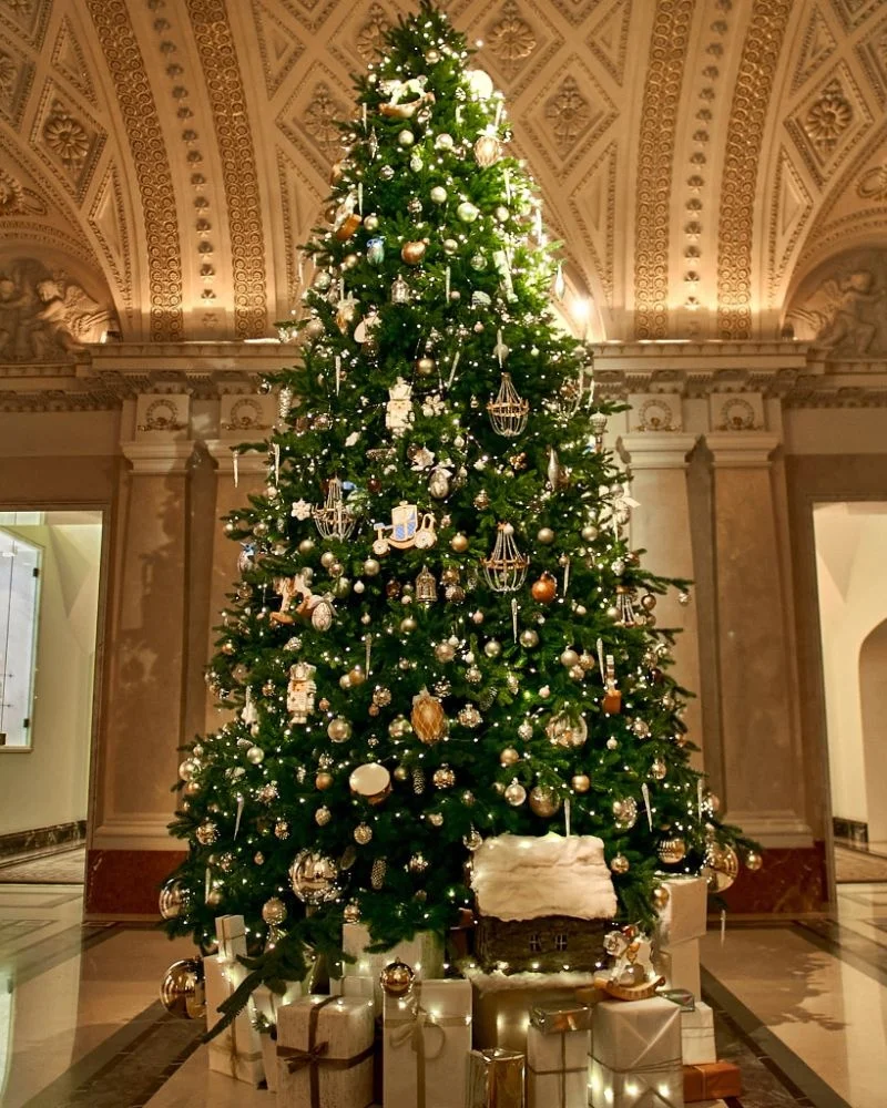 Premium Christmas Tree Artificial Canadian Fir Full Bodied Christmas Tree with Metal Stand Lightweight and Easy to Assemble