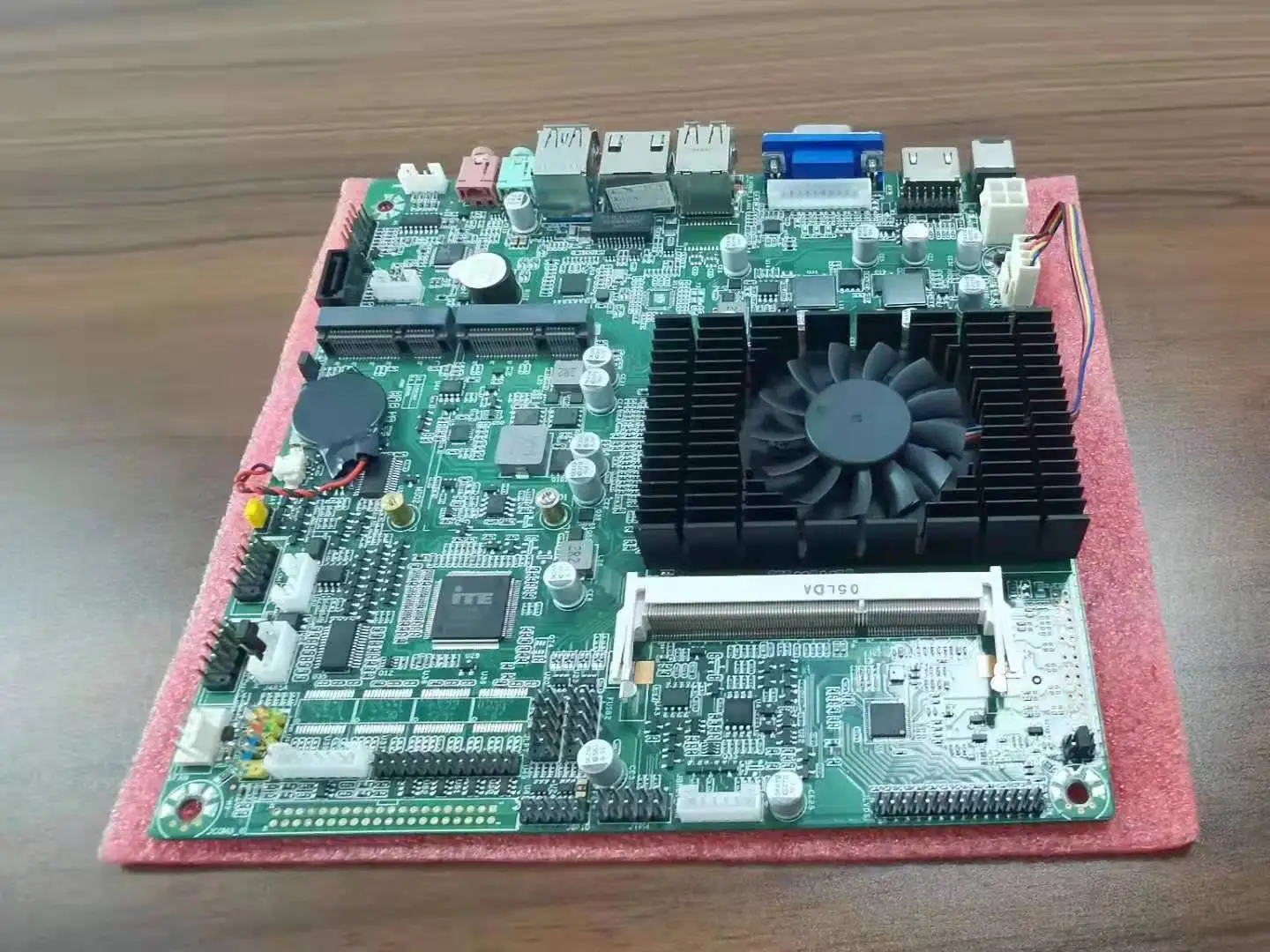  Hot sell J1900/J1800/I3 3217u/i5 3317u quad core i7/i5/i3 POS Mainboard 1000M LAN notebook mainboard 1LAN 2 COM