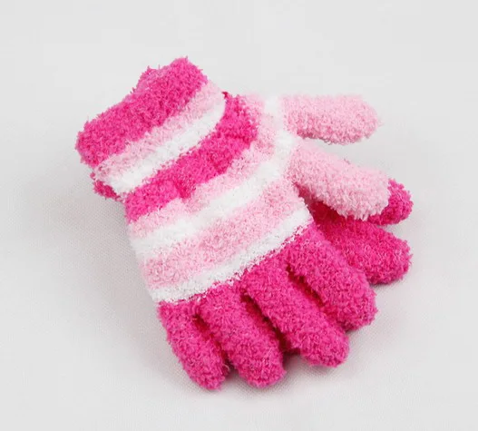 Wholesale promotional 100% polyester coral fleece winter gloves for kids super cozy