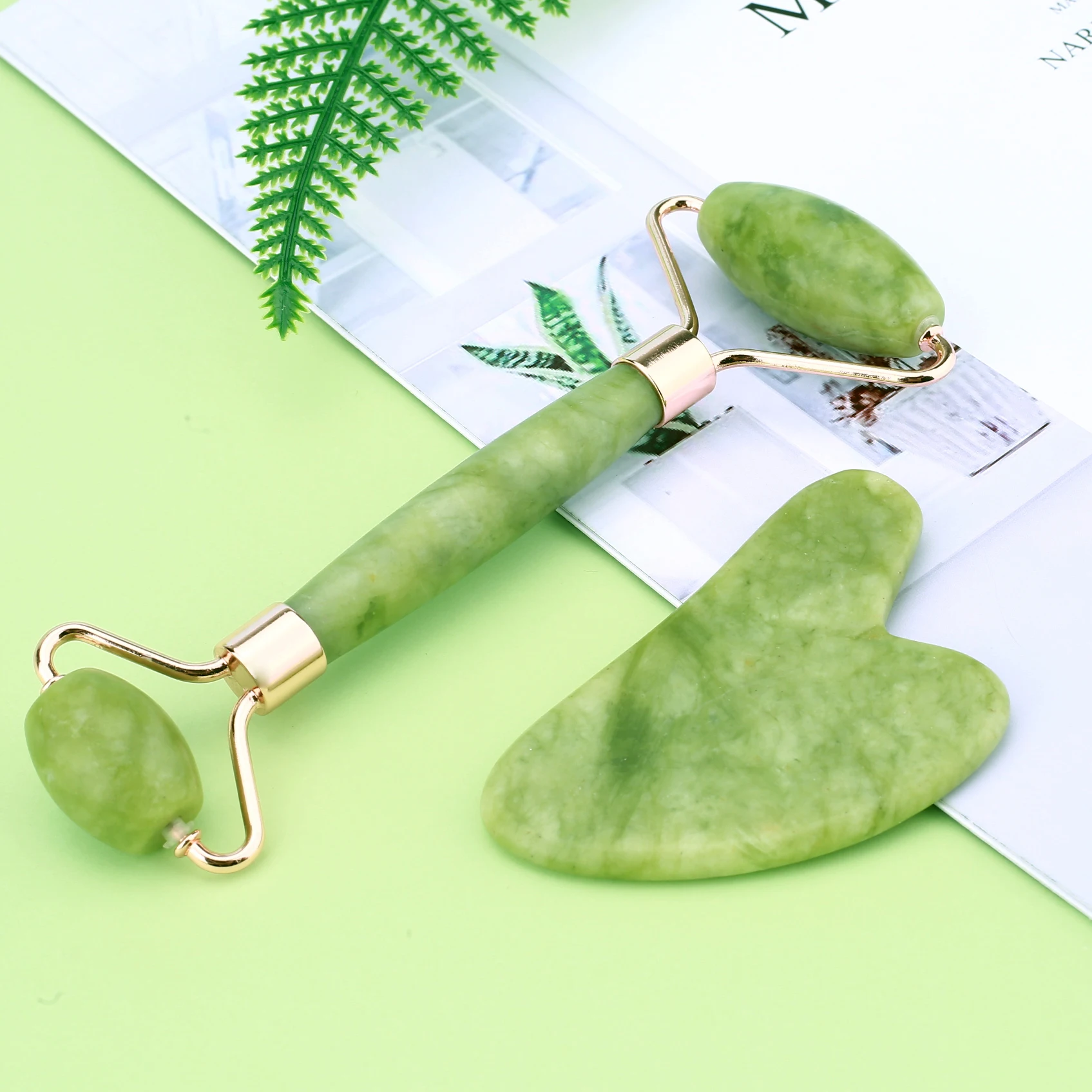New Beauty Machine 2021 Nature Beauty Tools for Face Green Jade Roller Gua Sha Box