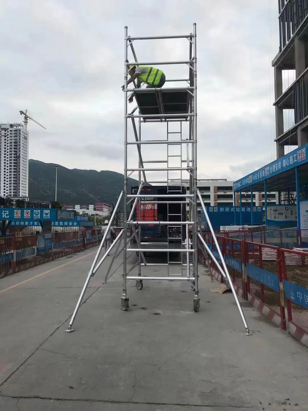 Complete system 6m 12m mobile scaffold tower ladder aluminium rolling scaffolding construction price bricky wall building tool