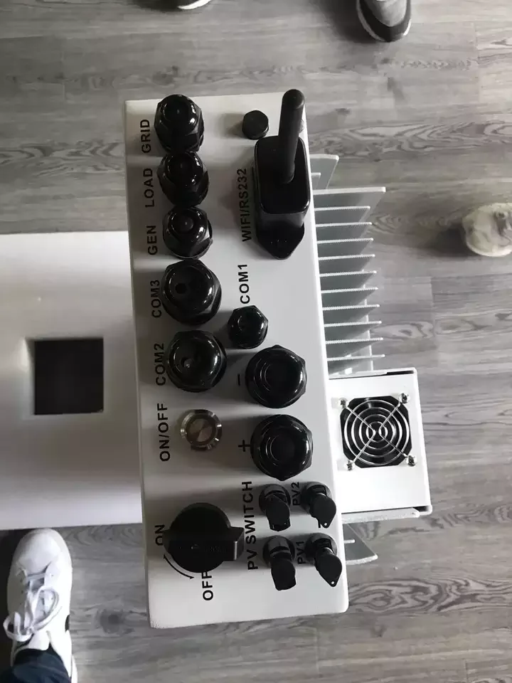 Deye Sun5K-SG03LP1-EU 3.6/5/6KW 2MPPT Single Phase Hybrid Inverter split phase inverter 120v 240v Deye