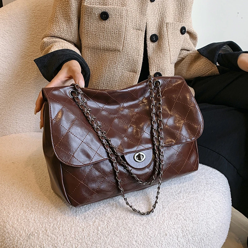 2024 New High end Lingge Flip Stray Bag Single Shoulder Bag Small and Large Capacity Chain Crossbody Bag