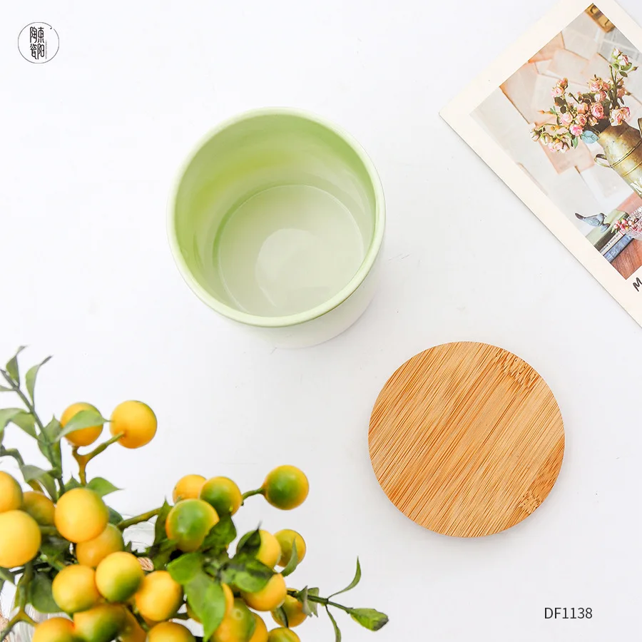 Fresh light green gradient color glaze ceramic candle jar with wooden lid ceramic candle cup / water cup / pen holder