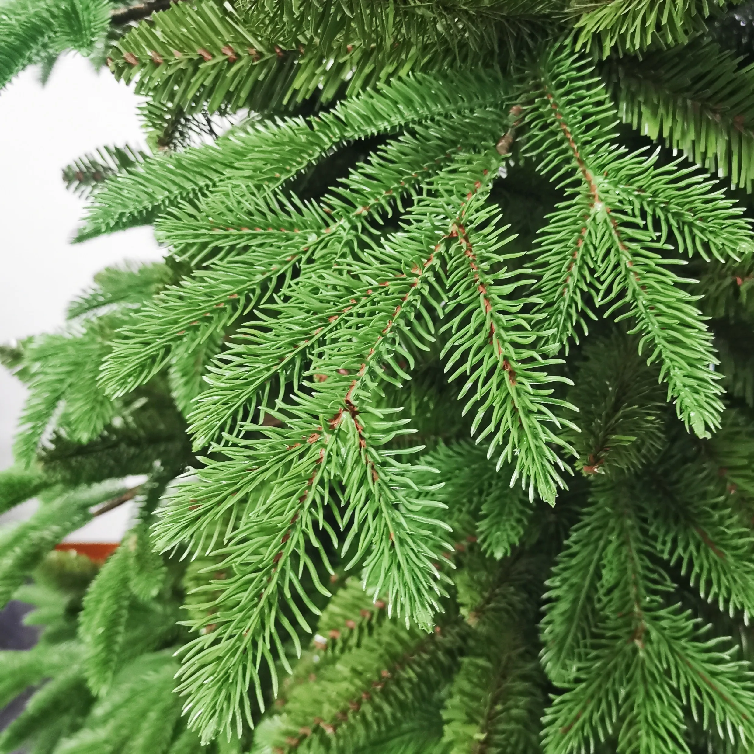 Factory wholesale premium artificial Christmas holiday decorated snow spruce Christmas trees with pre-strung warm white lights