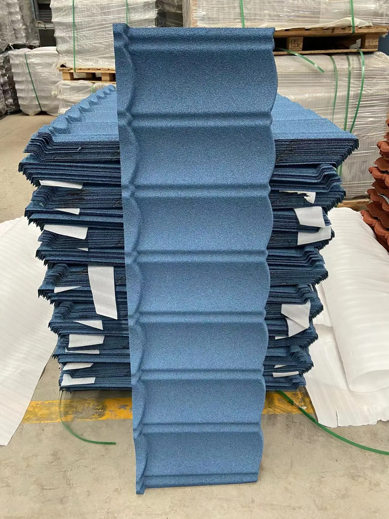 High Quality Modern Design Stone Coating Metal Roof Tiles Anti-Corrosion and Rust-Proof for Apartments