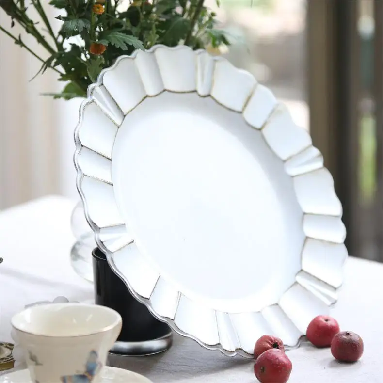 13 inch Vintage Party Banquet Plastic Radial Flower Table Fluted Scalloped White Charger Plates for Wedding Dinner Reception