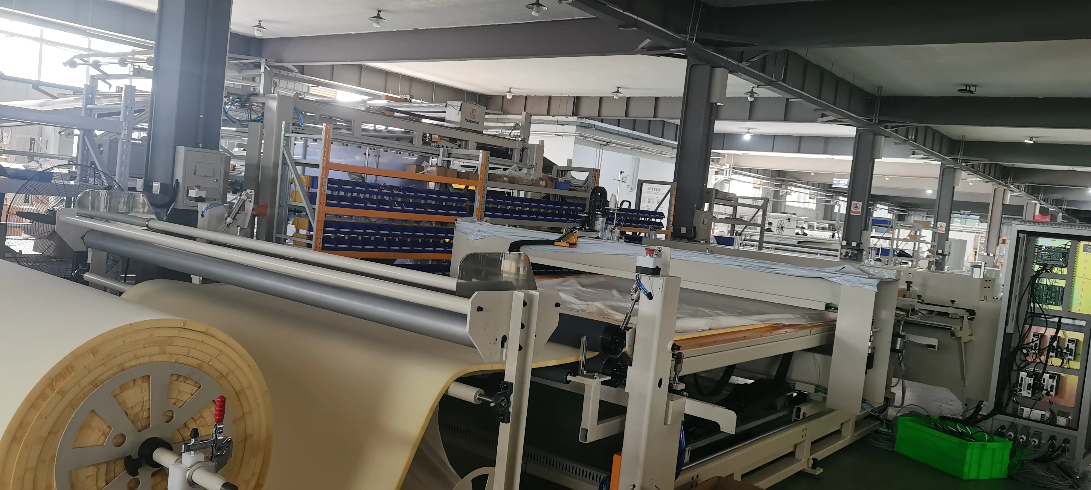  Компьютеризированная автоматическая стеганая машина Richpeace (непрерывная подача)