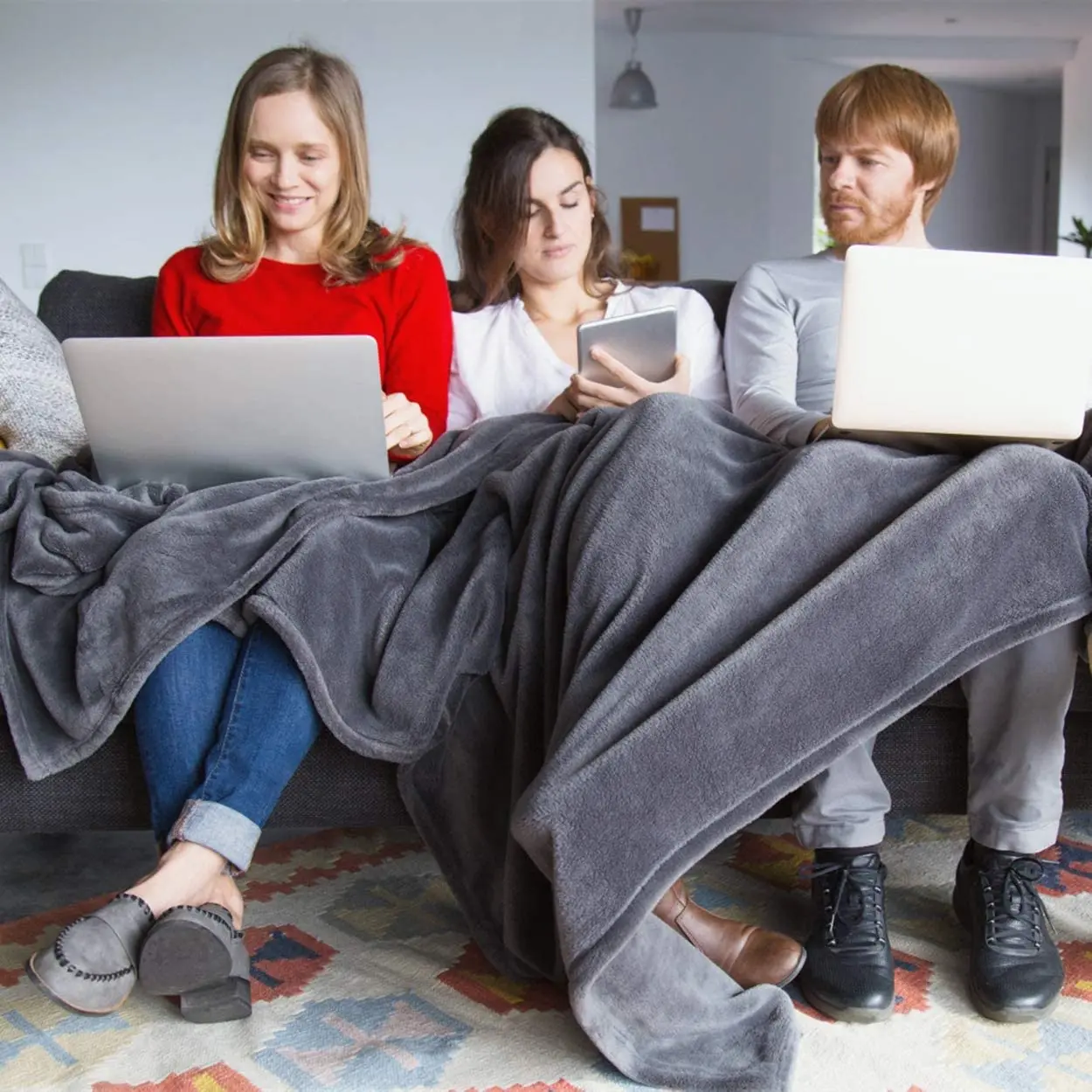 Customized Manta Selimut Frazadas Soft Cheap Fluffy Flannel Fleece Blankets Cobija In Bulk  Warm Thick Plush Blankets For Winter