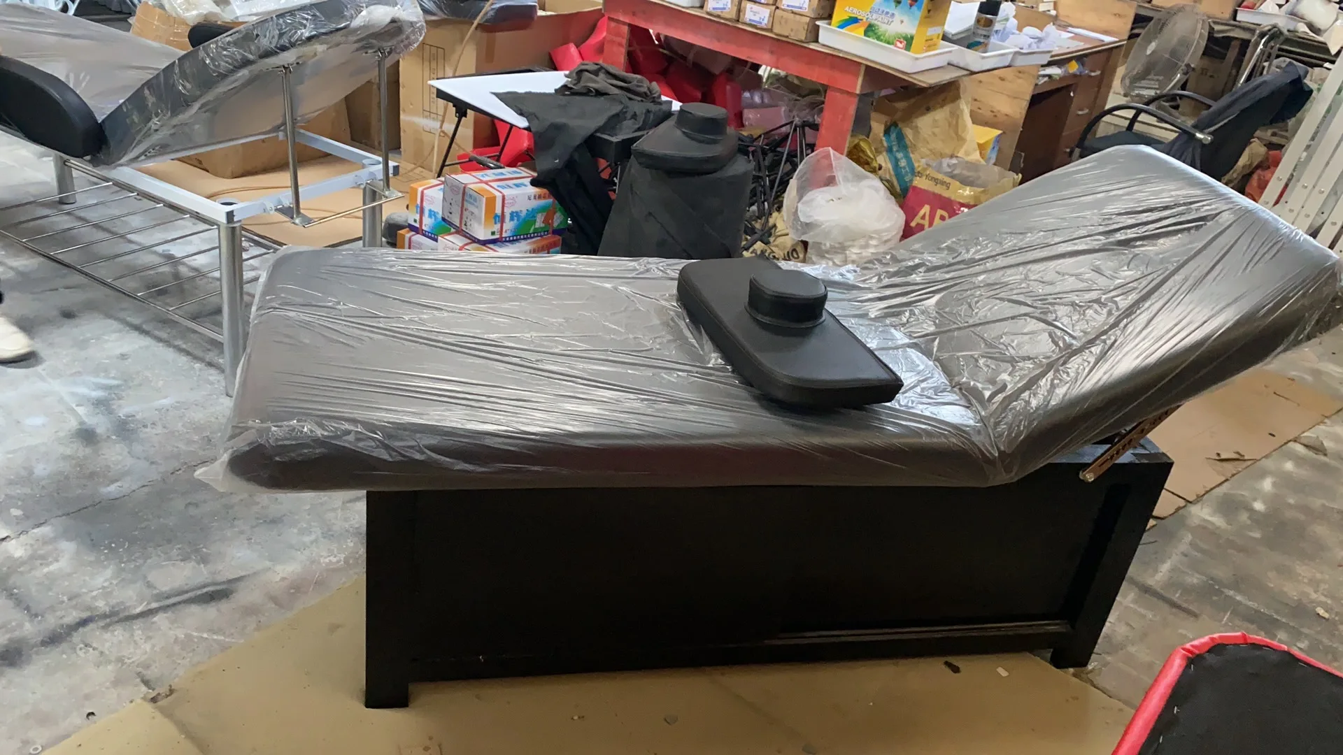 2022 luxury electric lifting water LED light heating electric salon water massage facial beauty bed for sale