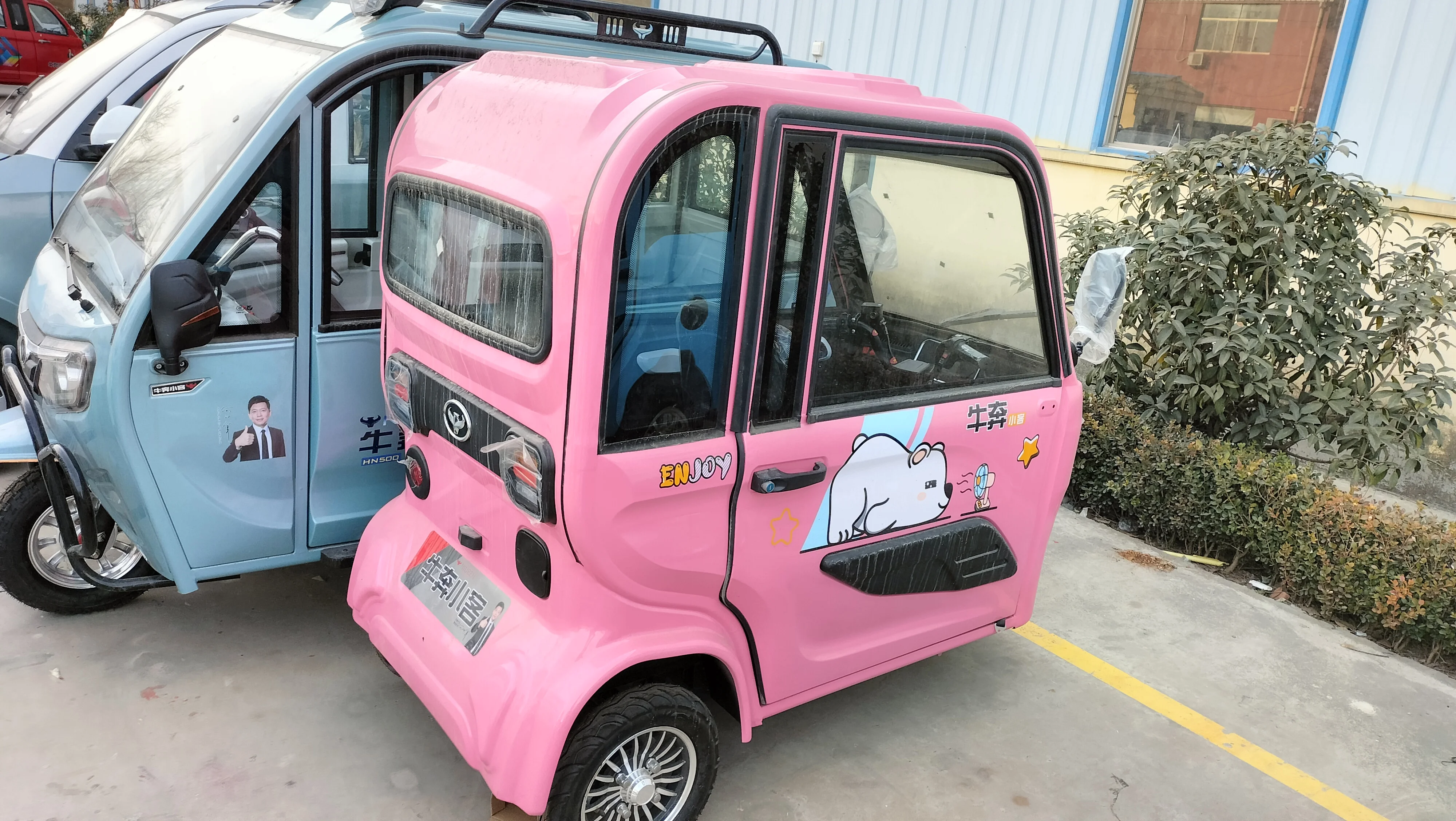 Luxury motorcycle cargo electric tuk tuk china ev adult enclosed scooter electric 3 wheel car motor three person tricycle