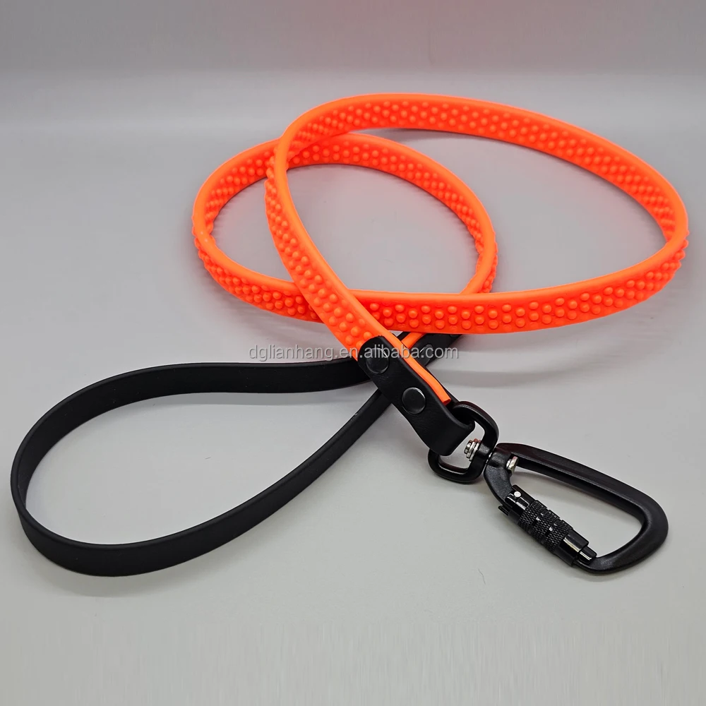 Soft wlking dog leash for pet owners seeking both durability and comfort during walks or training sessions