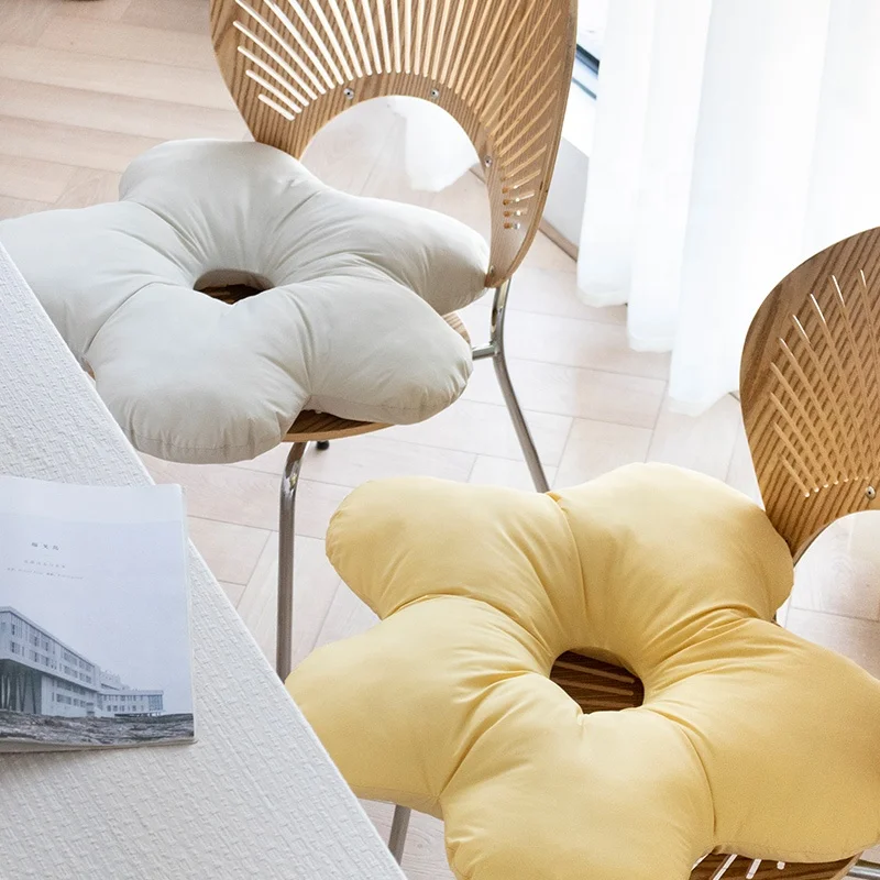 2022 New Arrivals Customizable High Quality Modern Style Designer Cushion Kids Room Sofa Decor Flower Decorative Seat Cushions