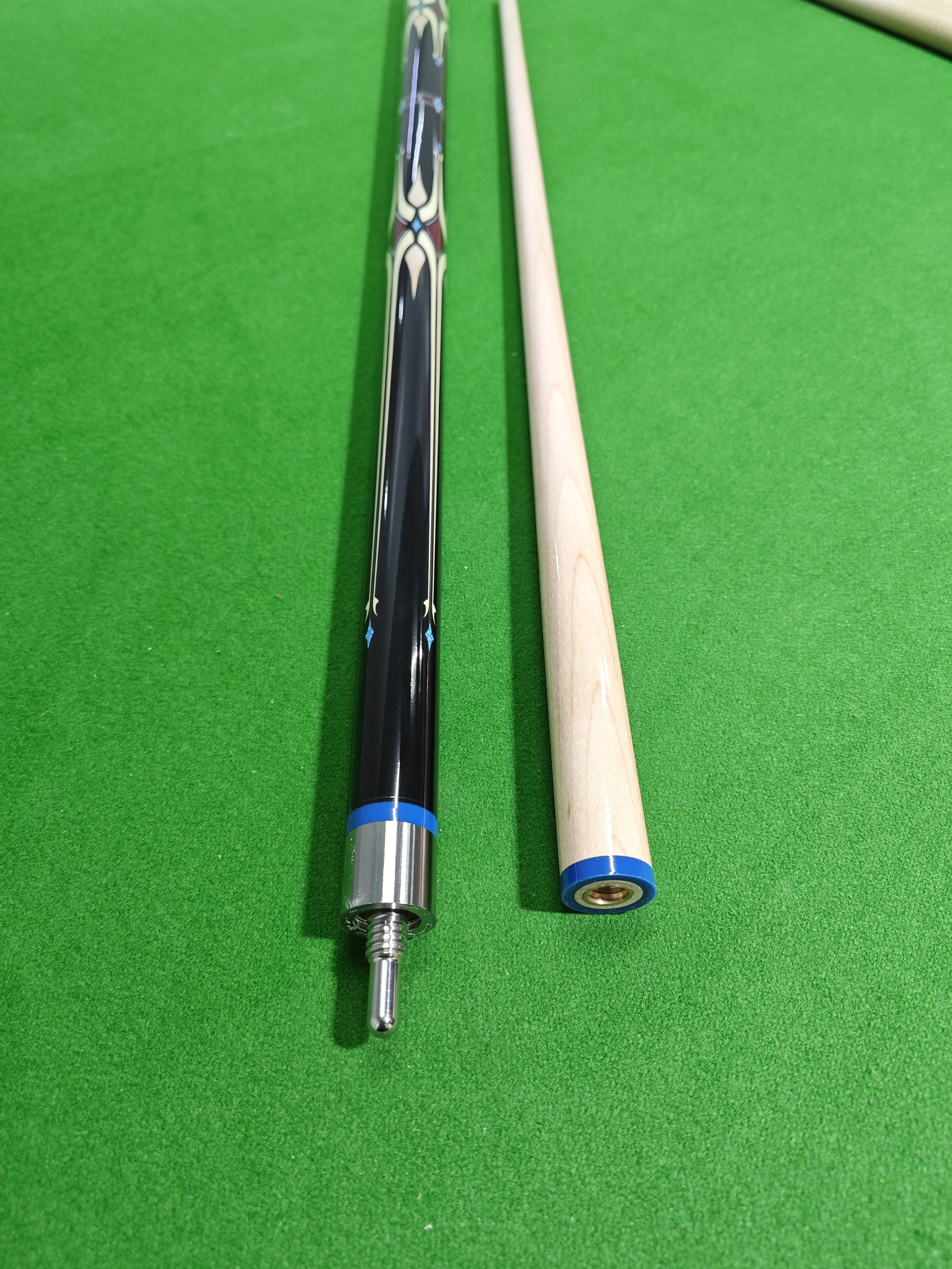 China made good quality wholesale maple wood american style tiger pool cue stick with 12.5mm tip size and joint protector