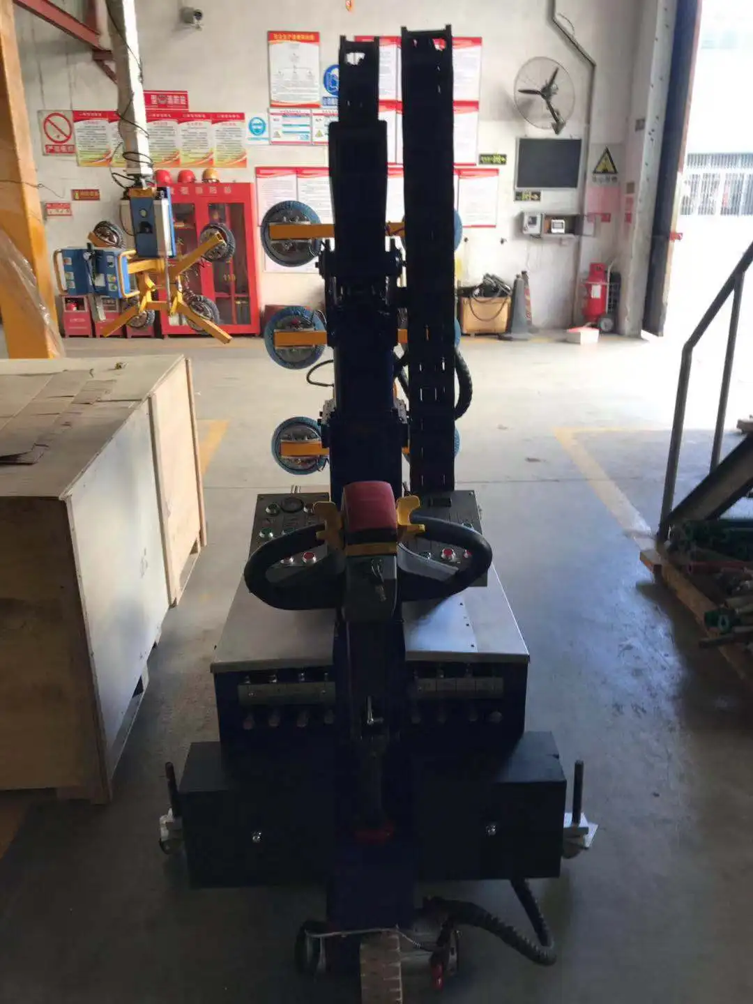 Crane-arm Glass Handling Lifter Robot Electric Vacuum Suction Cup Rotating and Lifting Equipment for Curtain Wall Installation