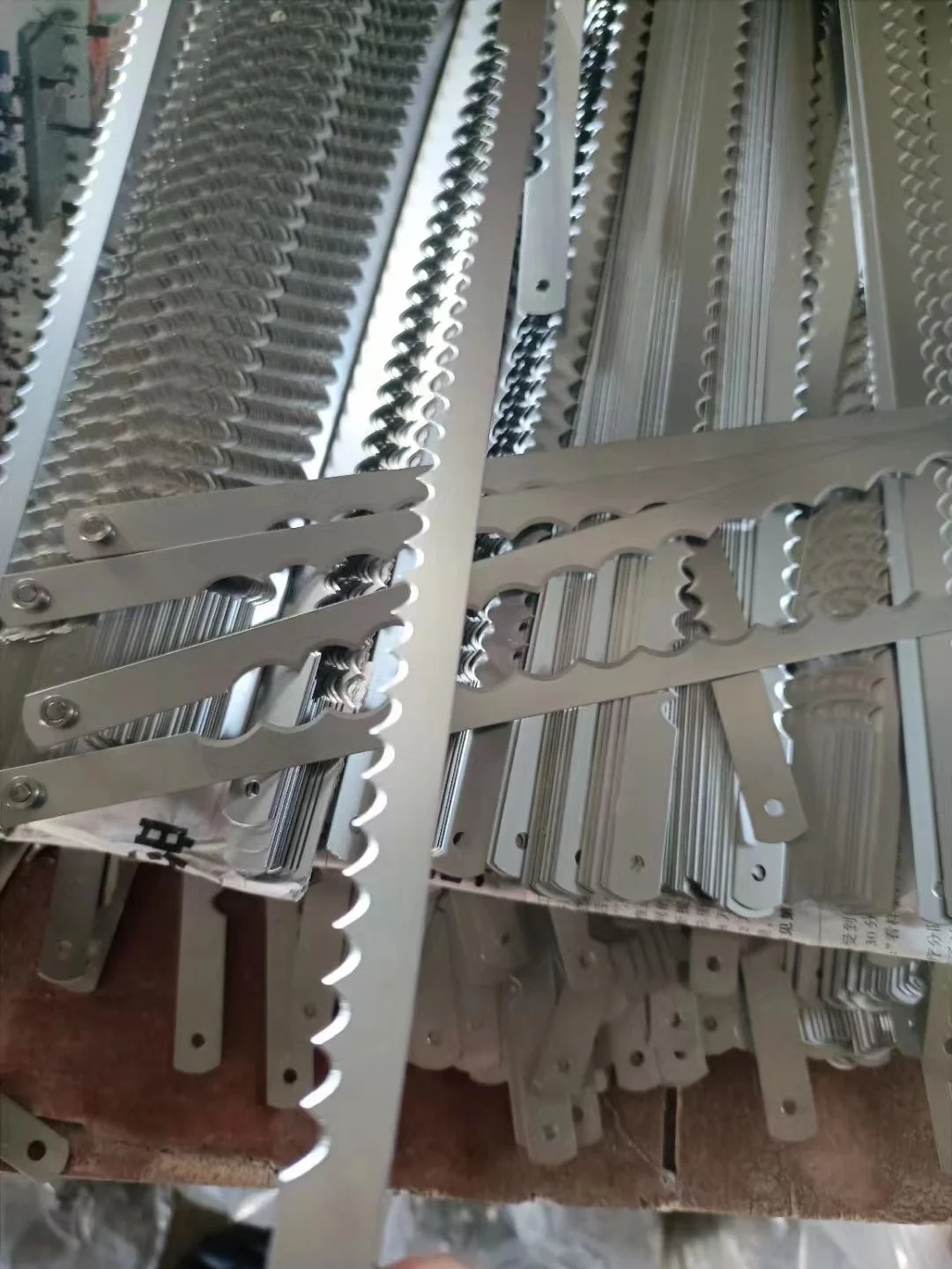 Customized Size Serrated Saw Blade Cutter For Bread Slicer Blade Sharpener Wave Saw Bread Knife Blades