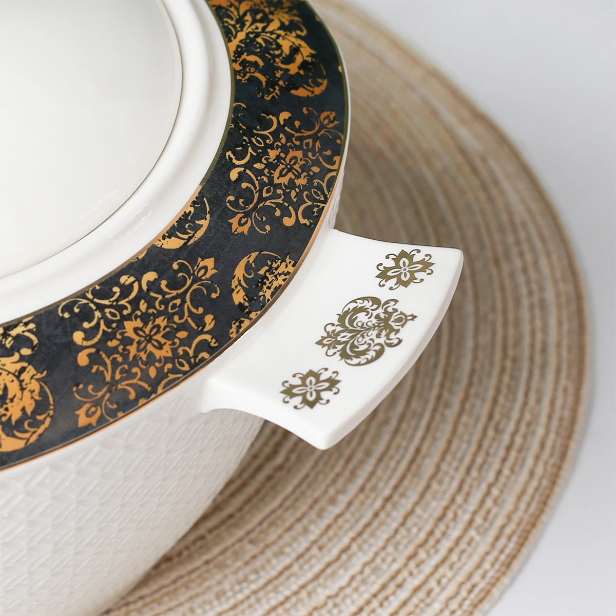 Factory Direct Selling Luxury Hotel Home Elegant Embossed White Porcelain Soup Tureen Set