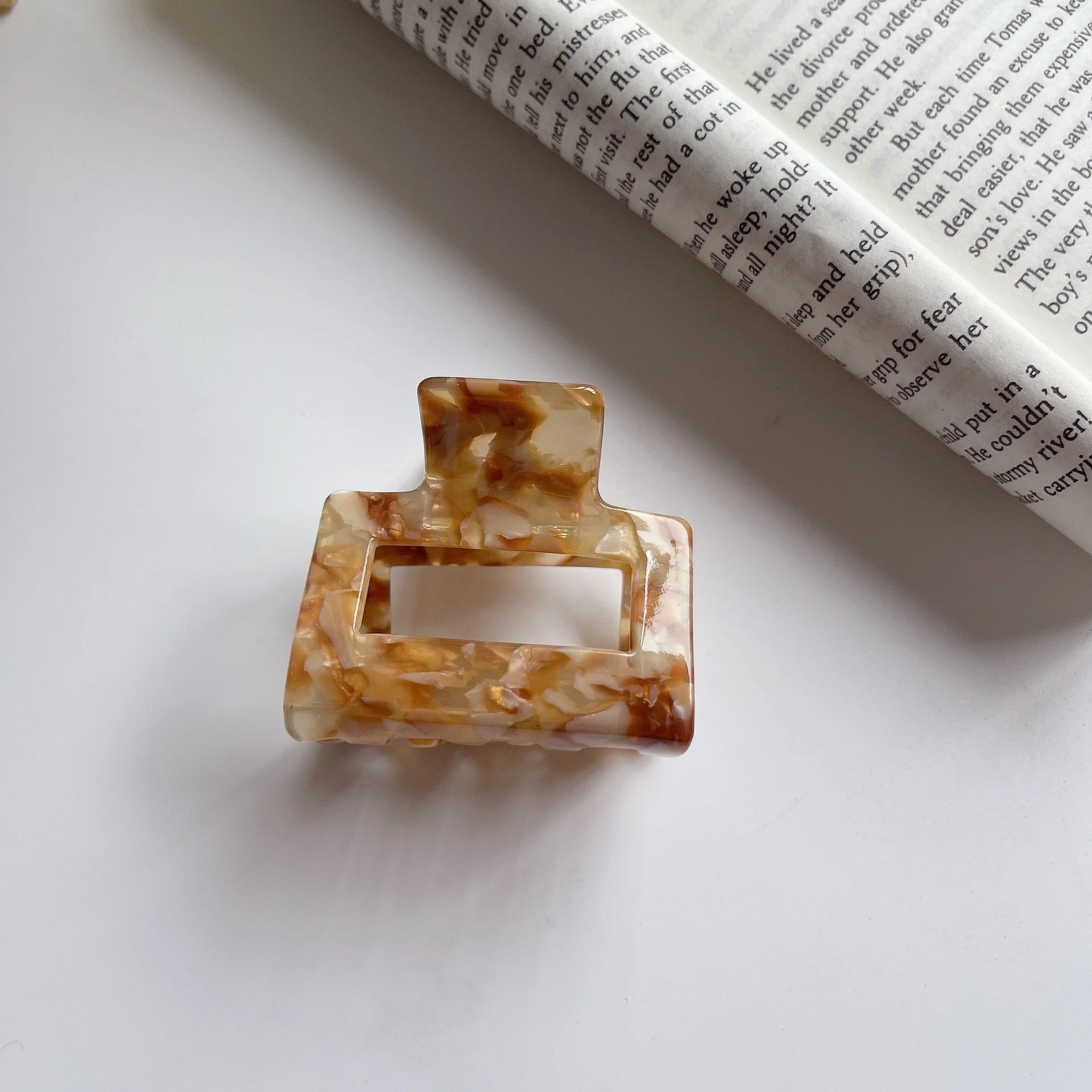 Ziming Korean Sweet Style 5.0 CM Medium Size Square Marble And Cracked Pattern Acetate Hair Claw Factory Wholesale