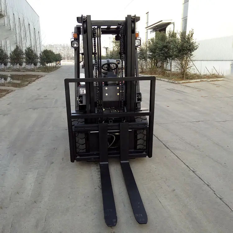 CPQYD30 3Ton Liquefied Petroleum Gas Forklift Equipped With Nissan Engine And Side Moving Solid Tires