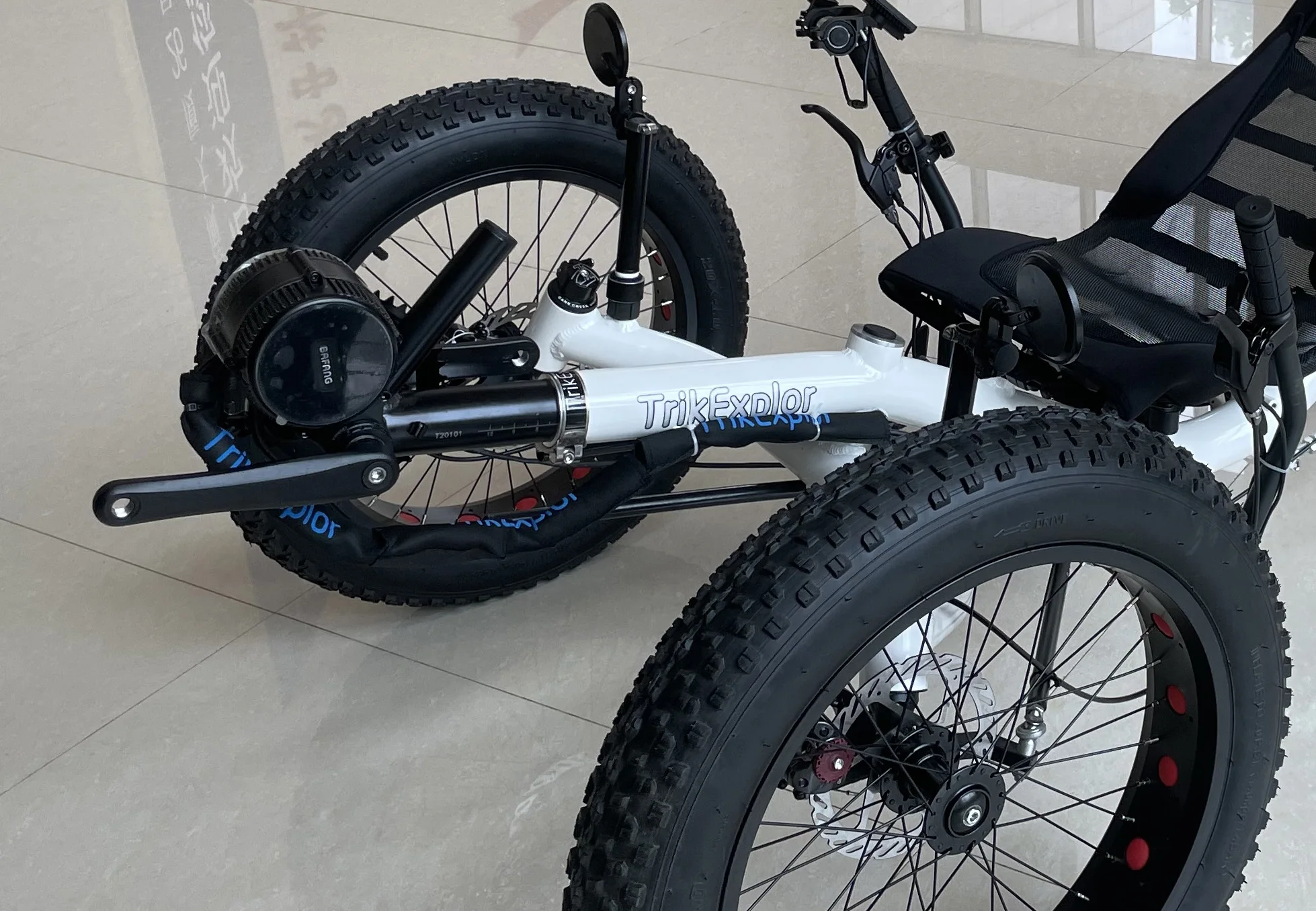 500 Вт Электрический моторизованный Средний приводной педаль вспомогательный 26 дюймов колесный толстые шины трицикл лежачий трехколесный велосипед для продажи