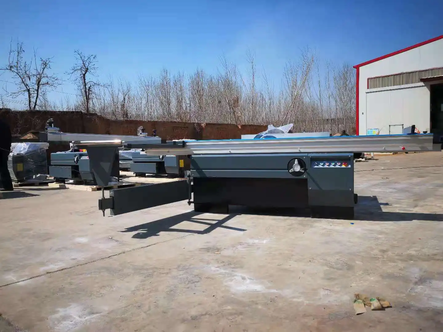 Конкурентоспособная цена, деревообрабатывающее оборудование, горизонтальный станок, скользящая панельная пила